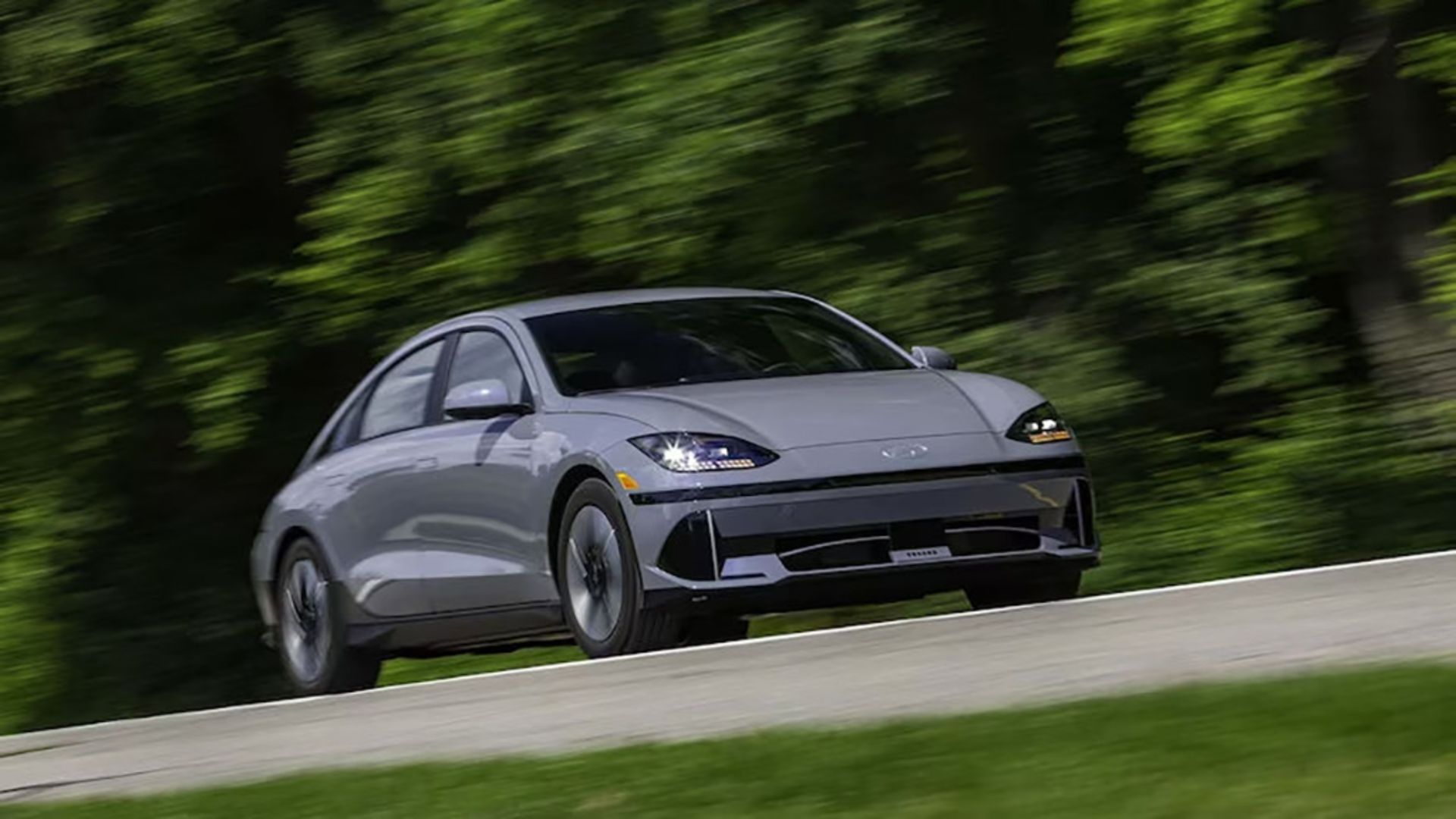 002-2023-Hyundai-Ioniq6-SE-Long-Range-RWD-2