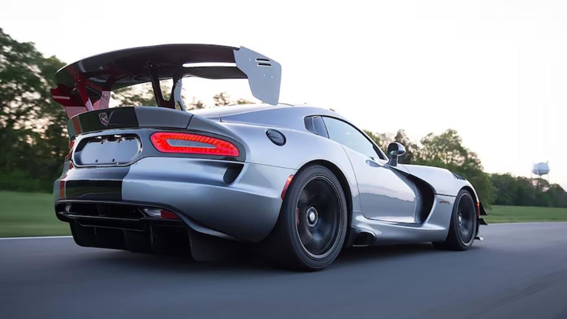 006-2016-dodge-viper-acr-rear-three