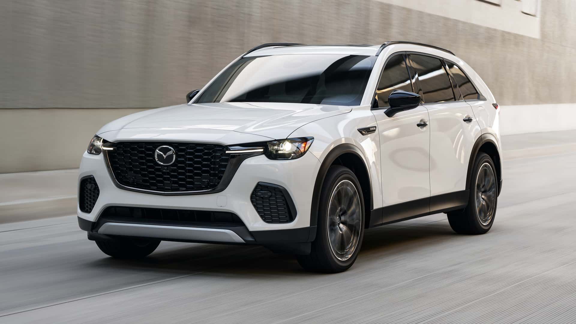 2025-mazda-cx-70-phev-exterior-front-quarter
