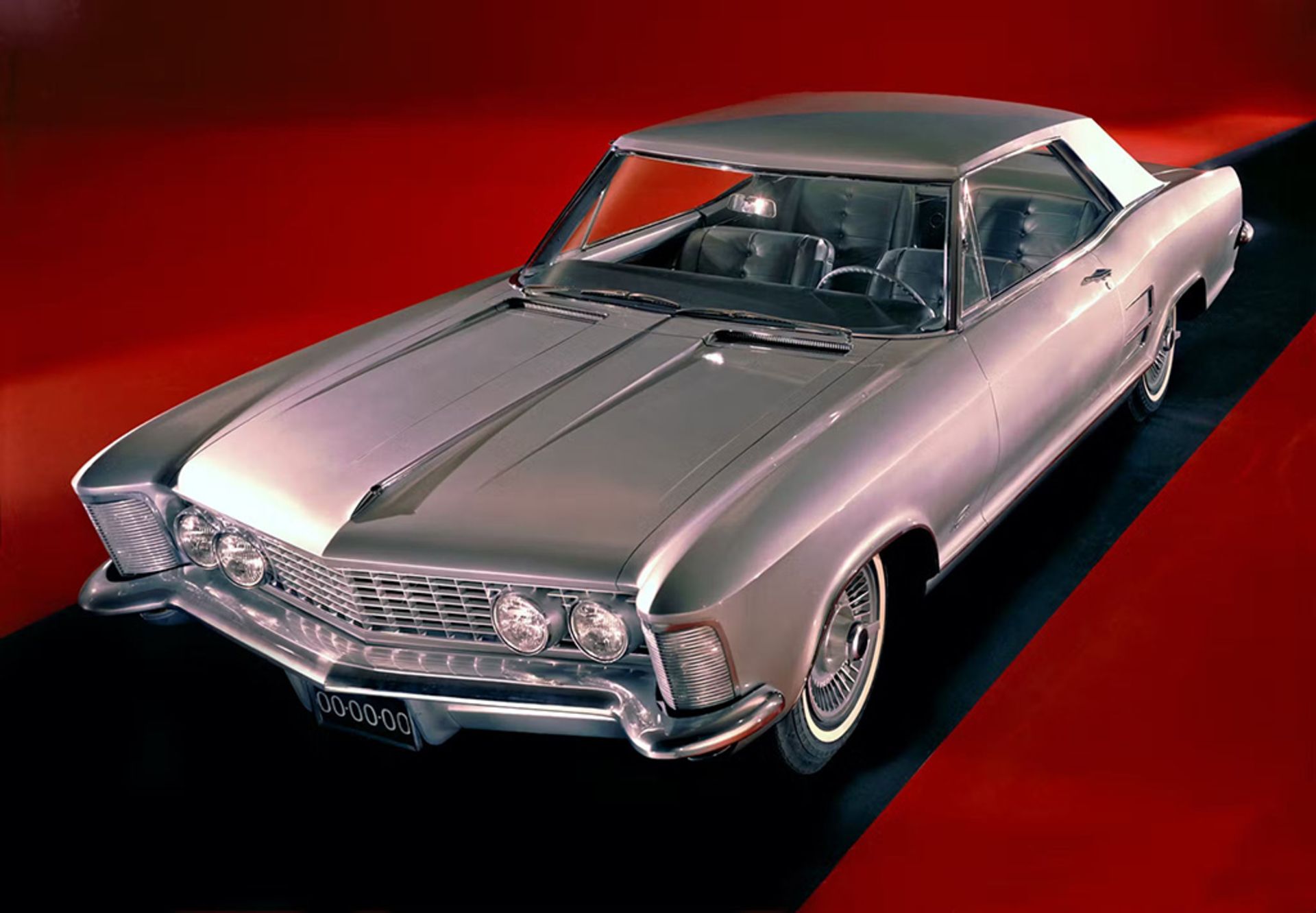 Buick_Riviera_front-three-quarter