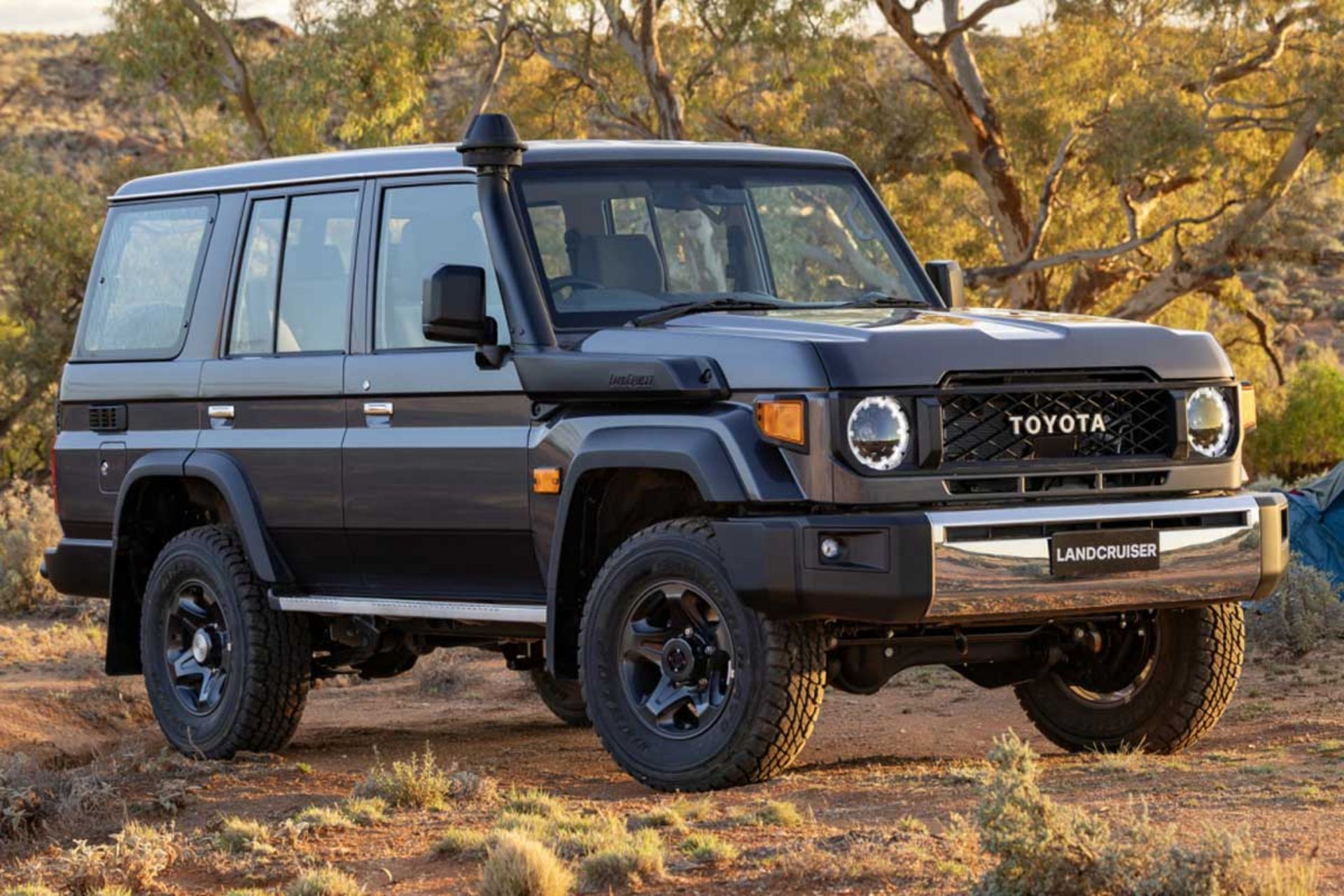 Land-Cruiser-70-11