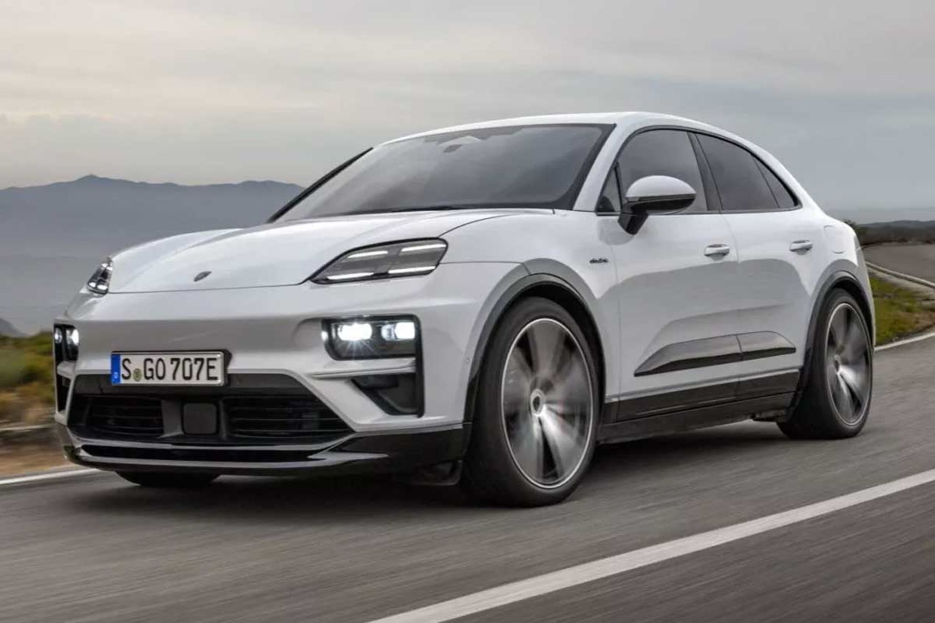 Porsche-Macan-EV-6
