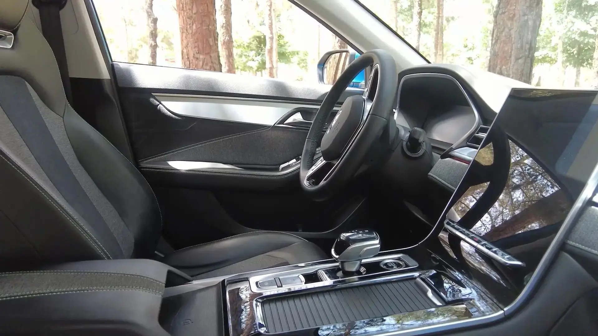 kmc-J7-interior-2