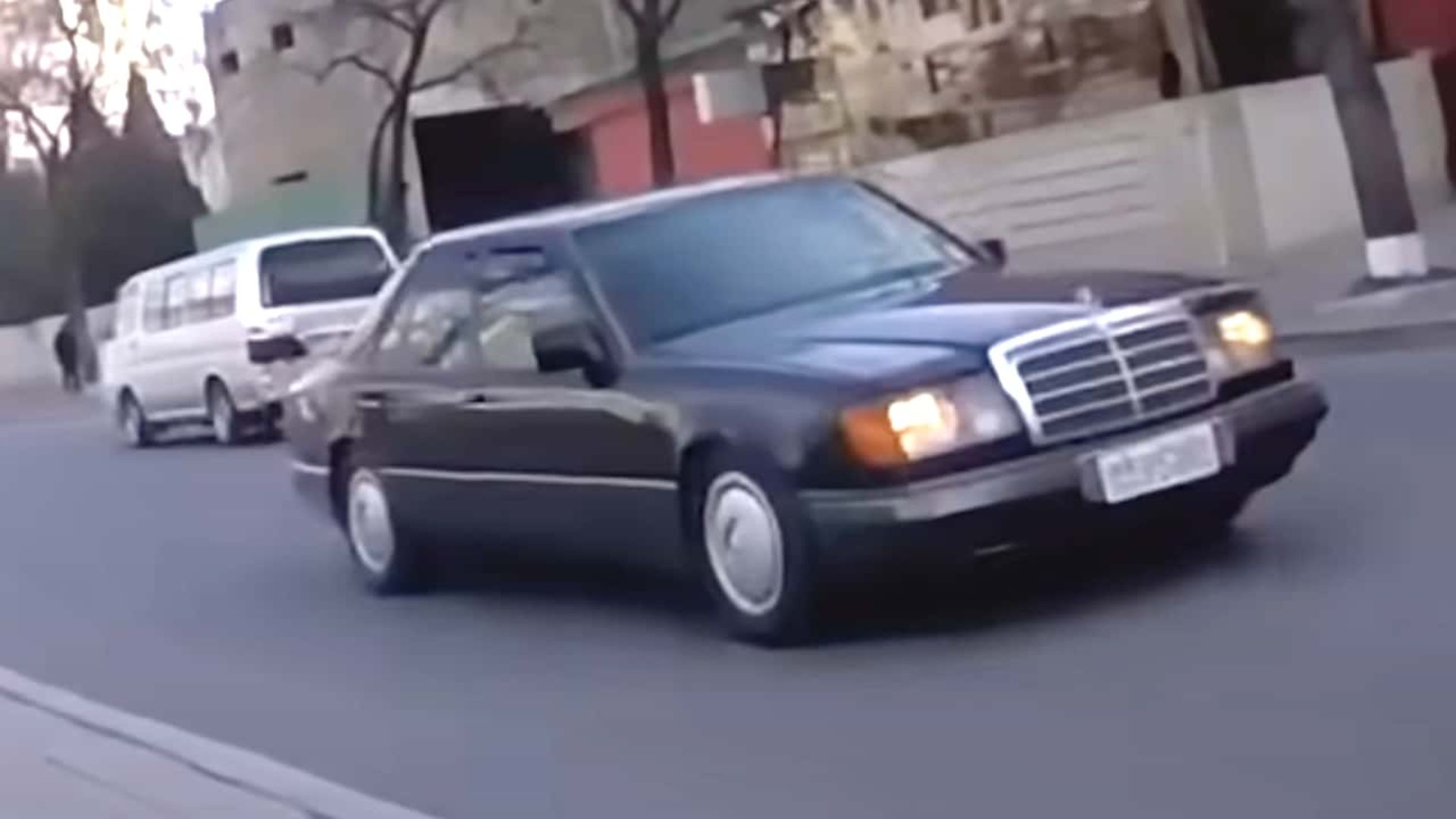 north-korea-car-spotting-mercedes