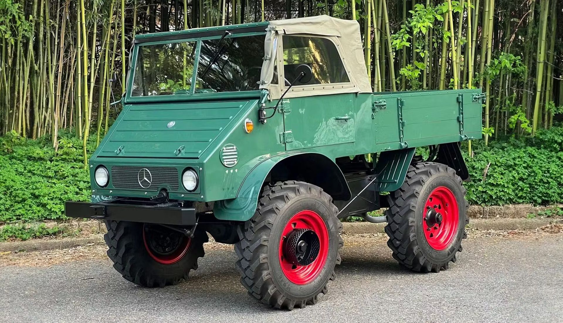 1959-Mercedes-Benz-U411-Unimog-7-e1708456714478