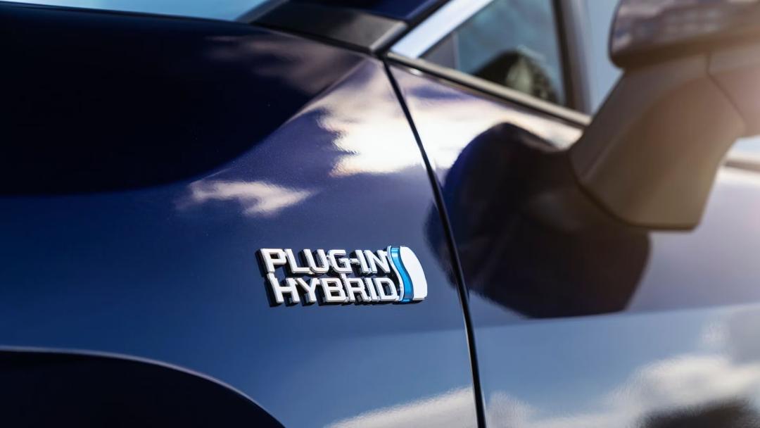 2023-rav4-prime-plug-in-hybrid-charging