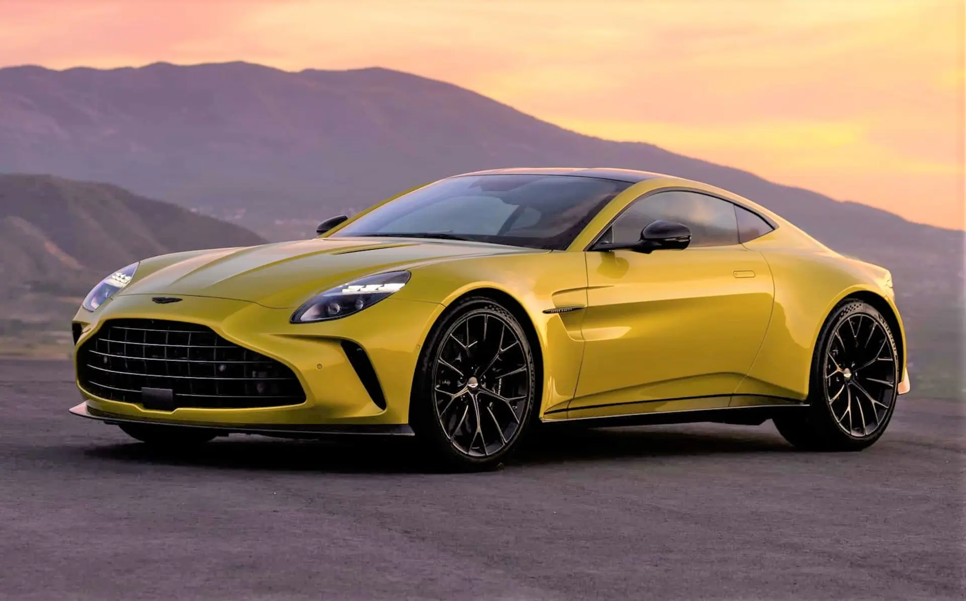 2025-aston-martin-vantage-21