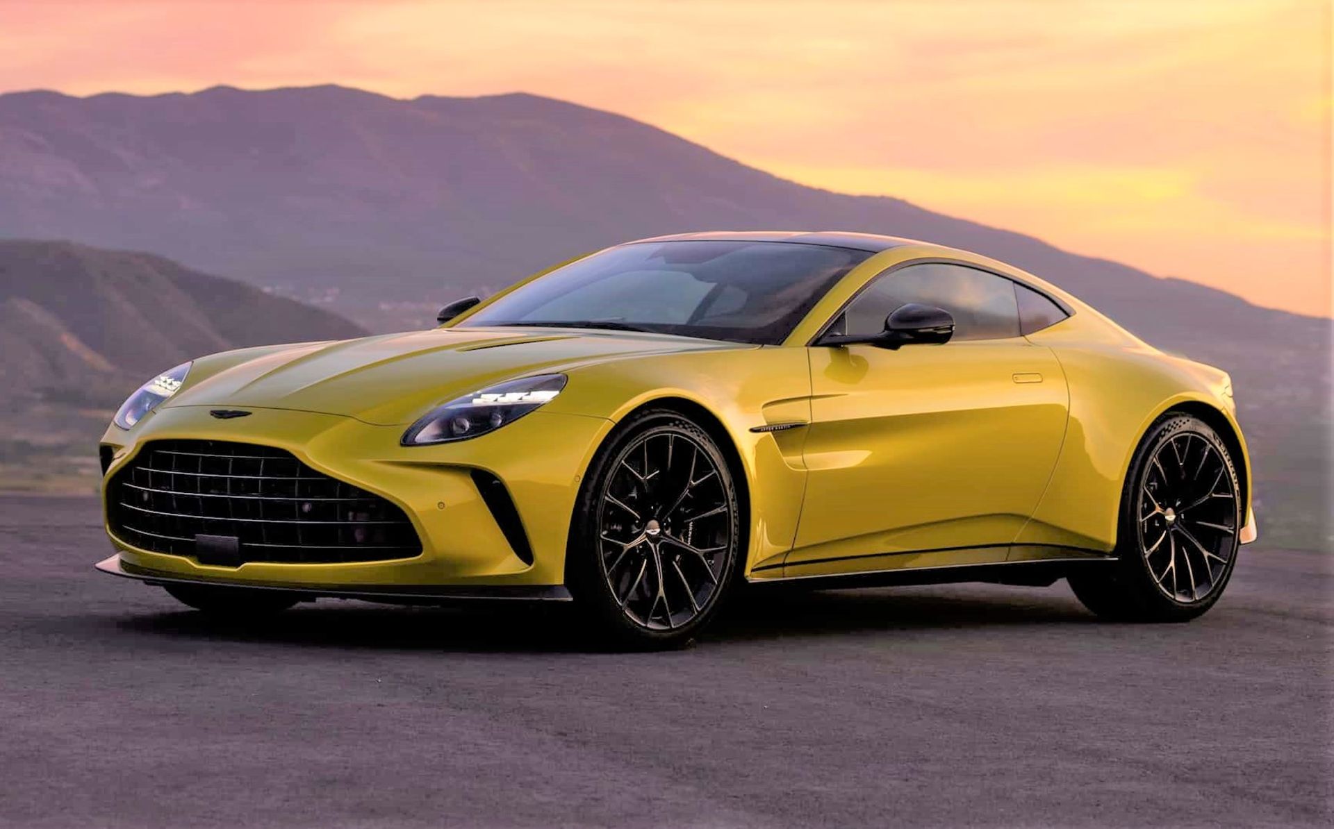 2025-aston-martin-vantage-21