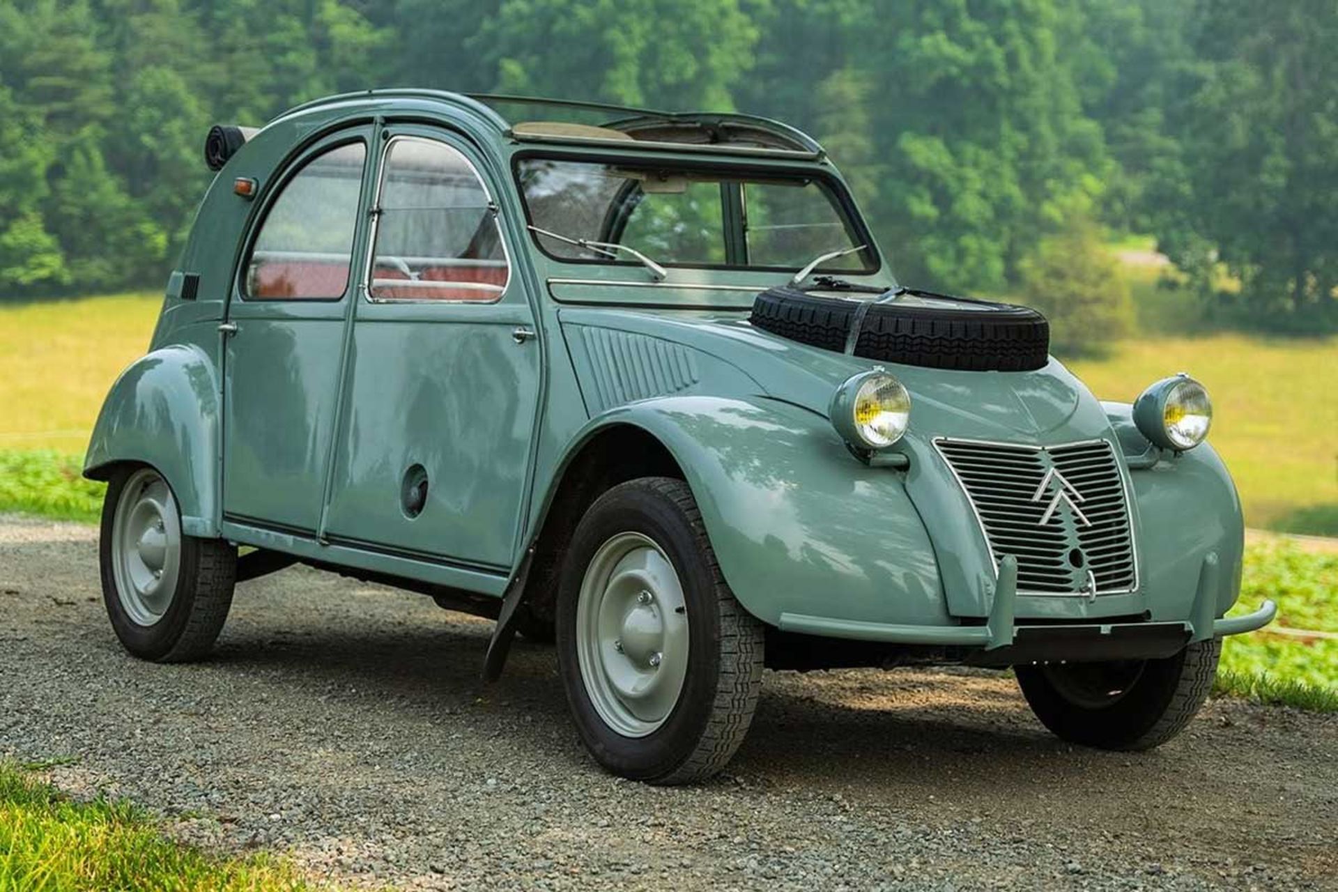 Citroen-2CV-Sahara-4