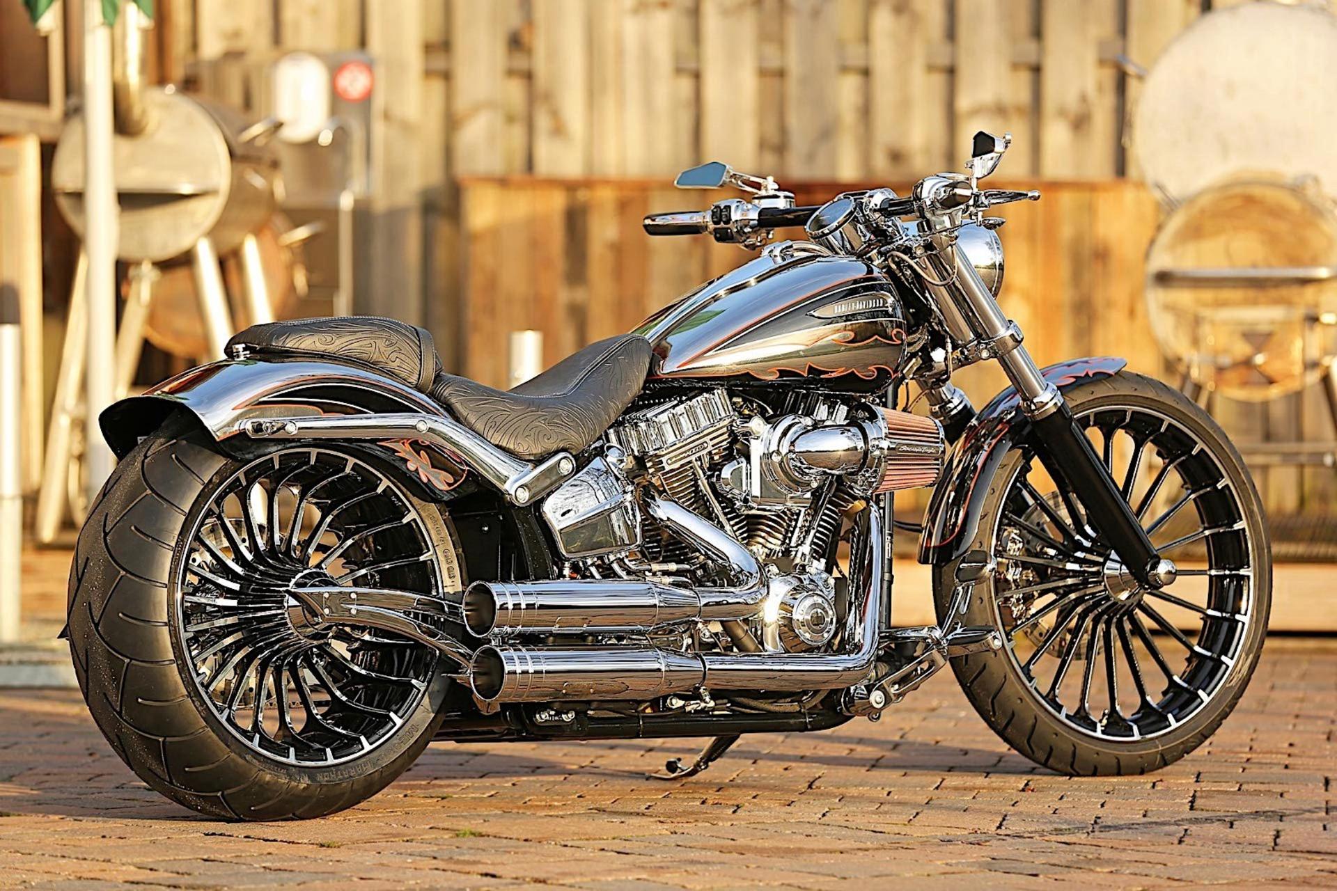 harley-davidson-breakout-cvo-gets-an-extra-touch-of-german-custom_1