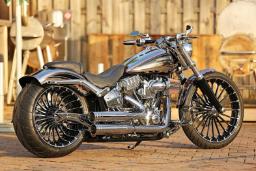 harley-davidson-breakout-cvo-gets-an-extra-touch-of-german-custom_1