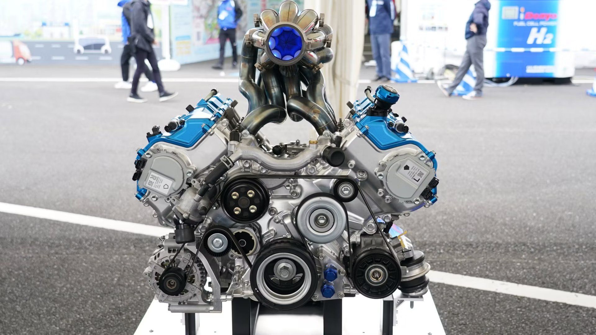 toyota-v8-hydrogen-engine