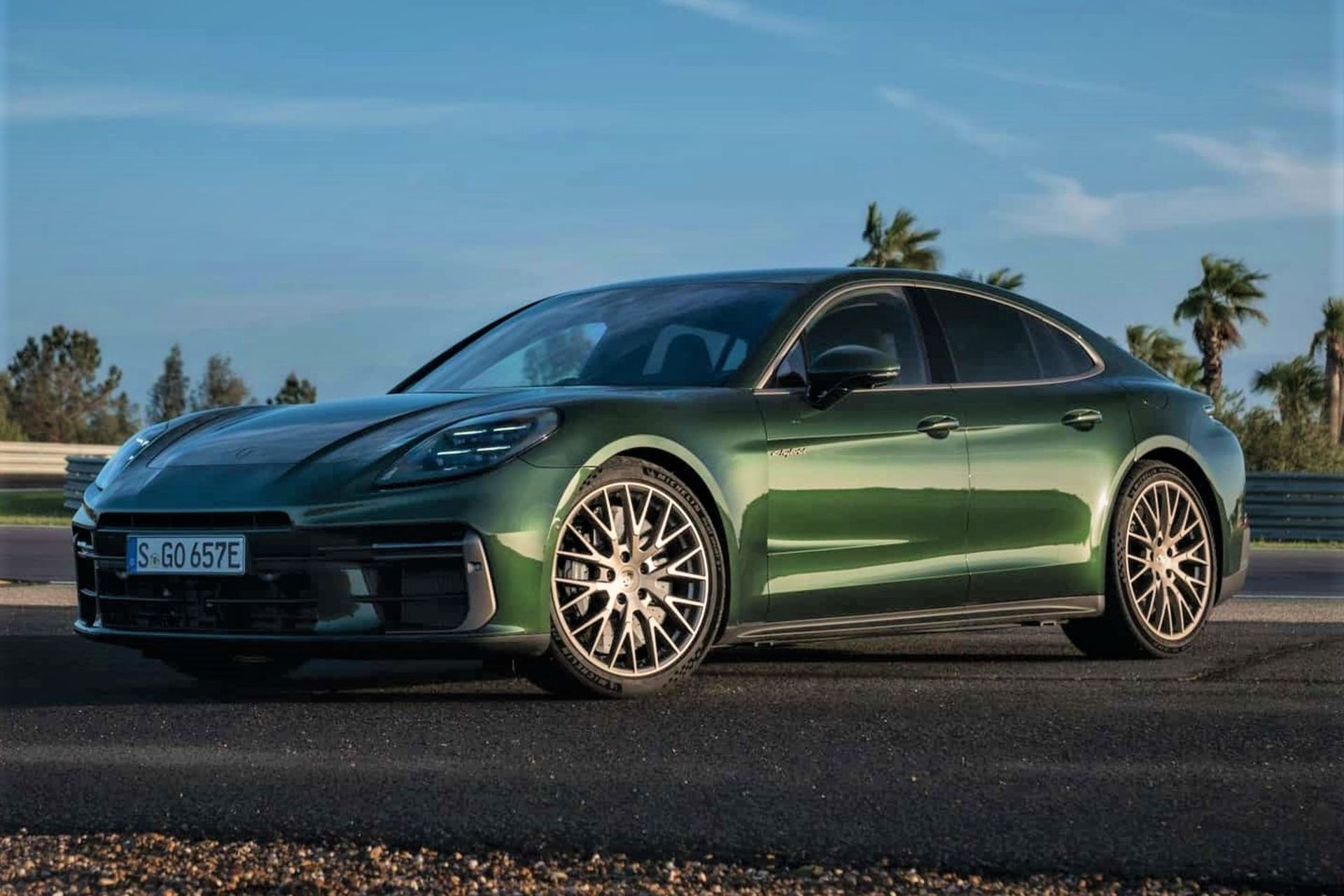 2024-porsche-panamera-turbo-e-hybrid (1)