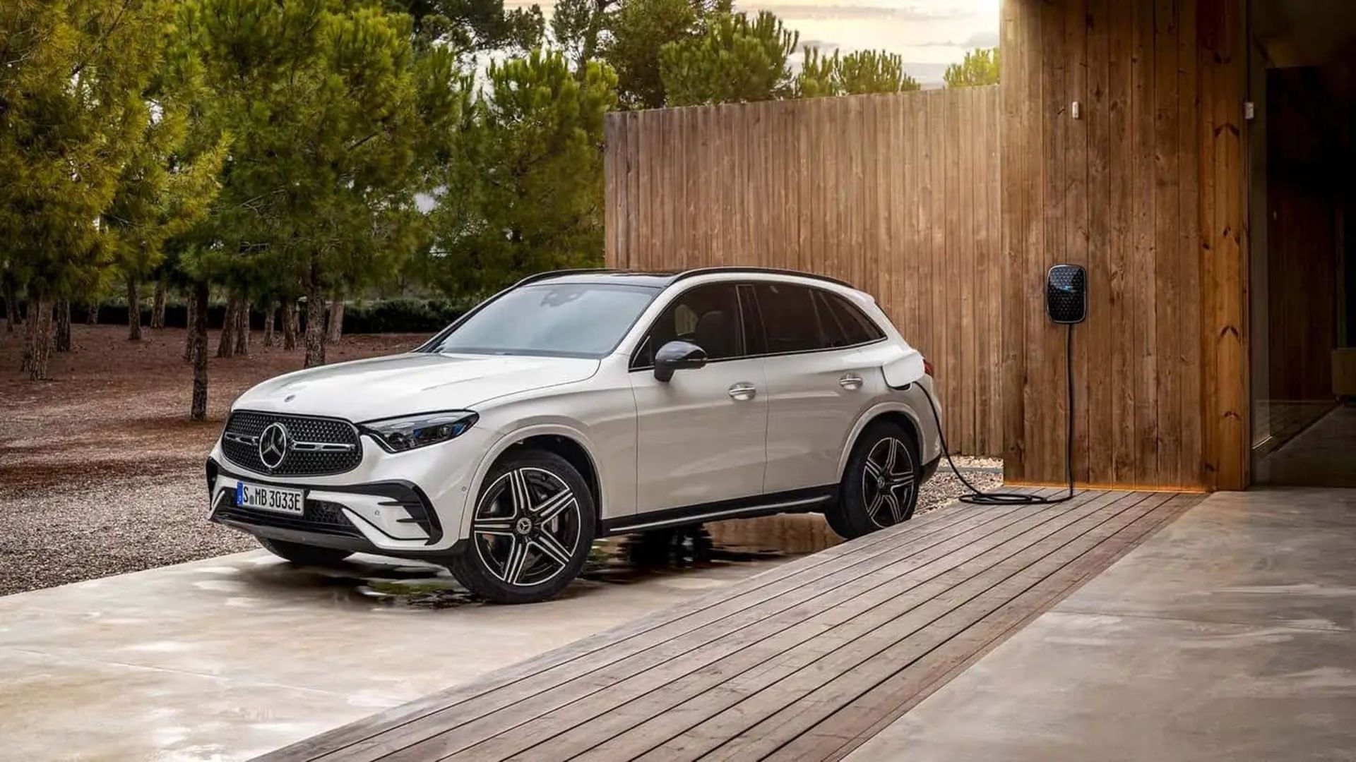 2025-mercedes-benz-glc-350e-phev