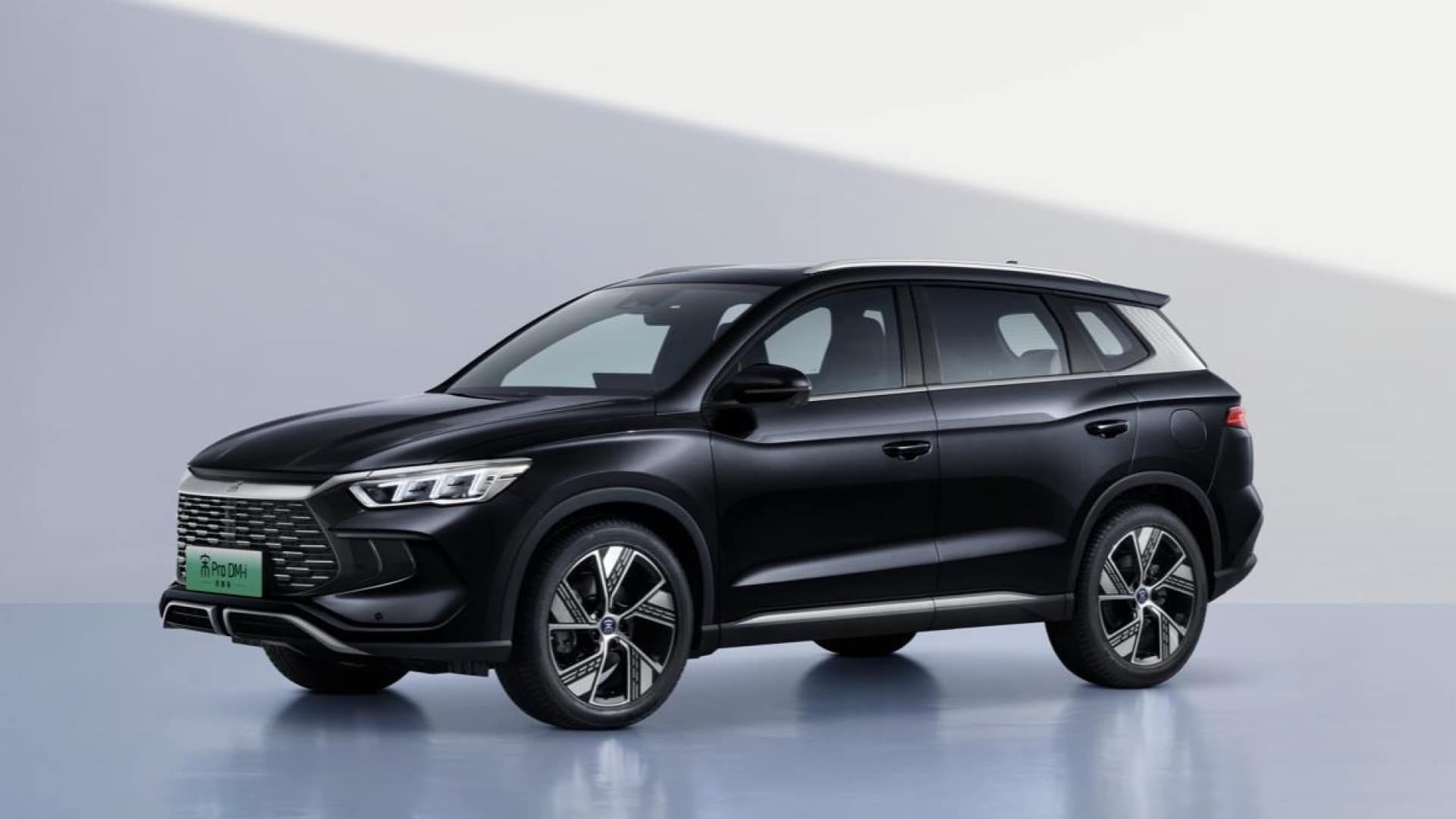 BYD-Song-Pro-DM-i-launched-in-China-15-cheaper-than-before