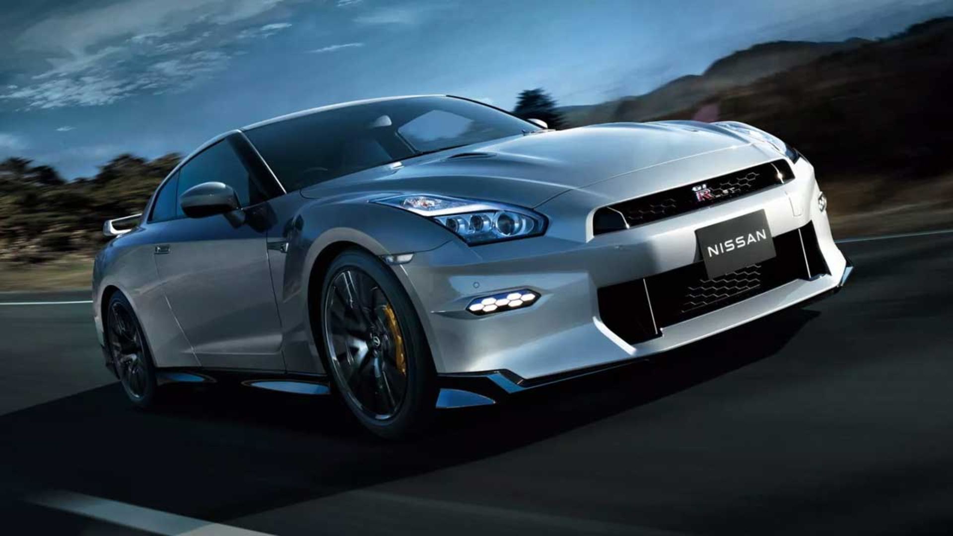 Nissan-GT-R-1