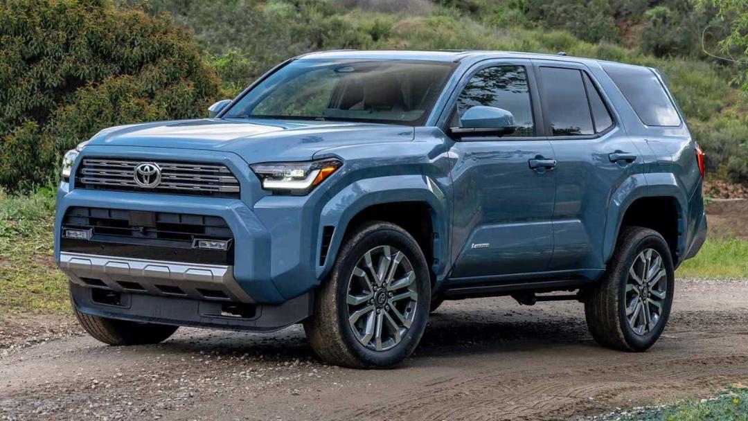 تویوتا فور رانر (Toyota 4Runner) شاسی‌بلند آفرود در مسیر خاکی