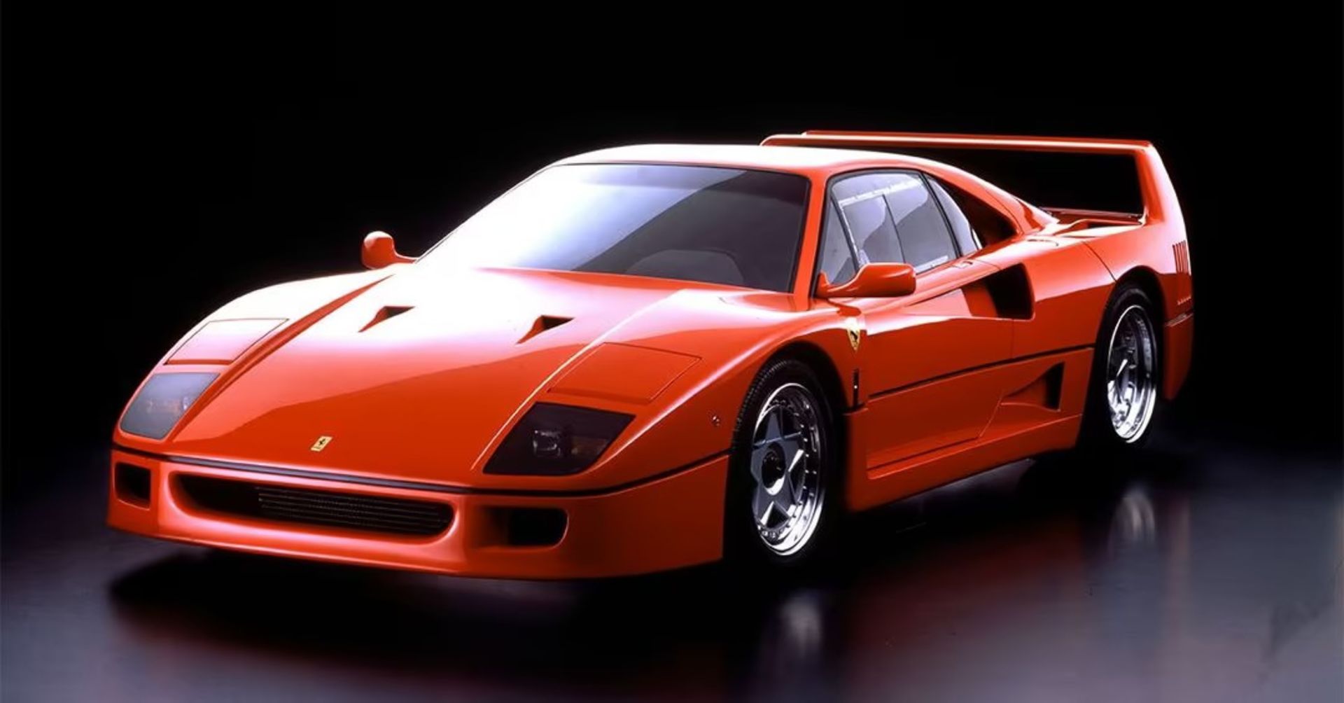 5de7923a91756c07f10b1720-ferrari-f40-1987-intro-share-ezgif.com-avif-to-jpg-converter