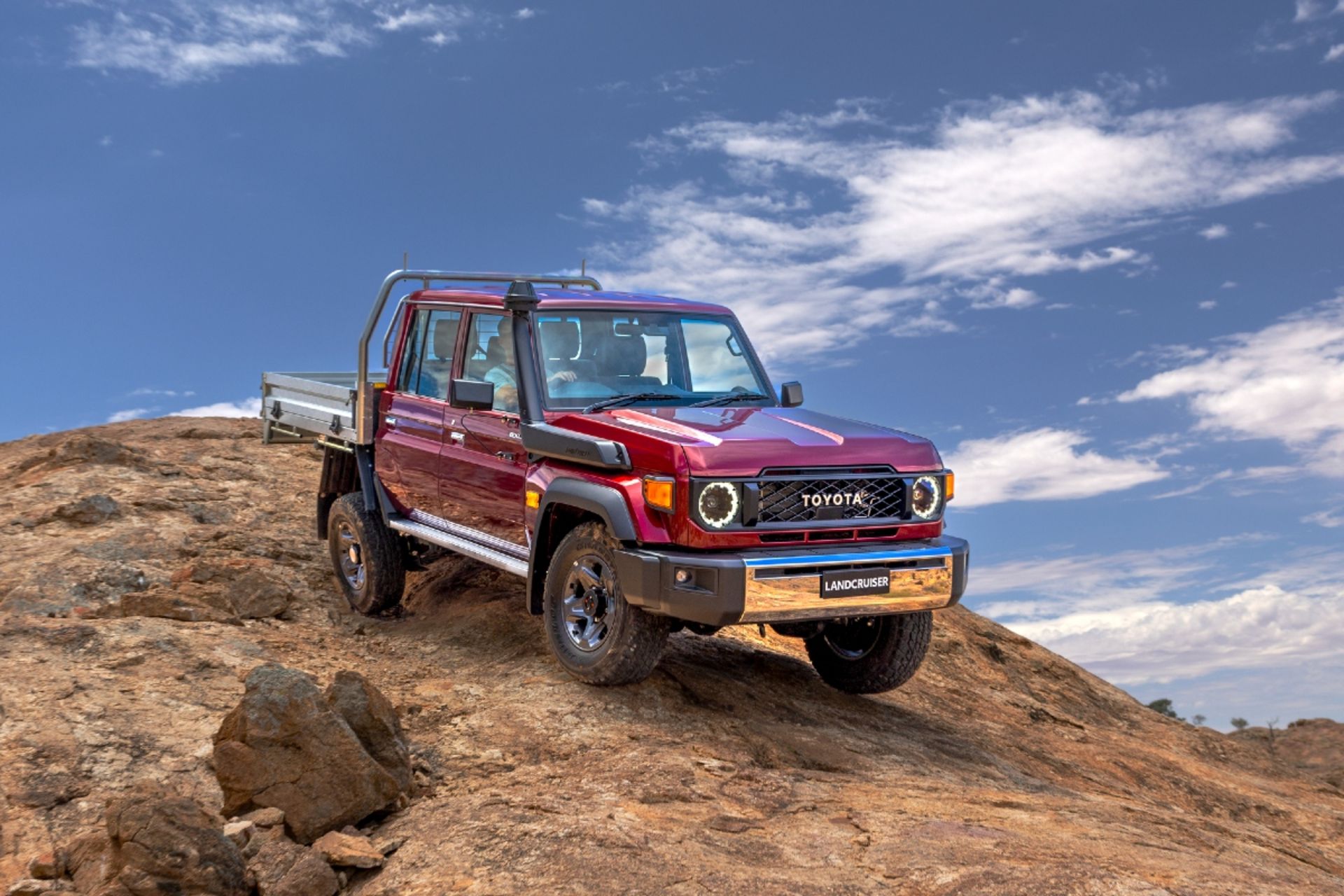 crop_13.-2024-Toyota-LC70-8405