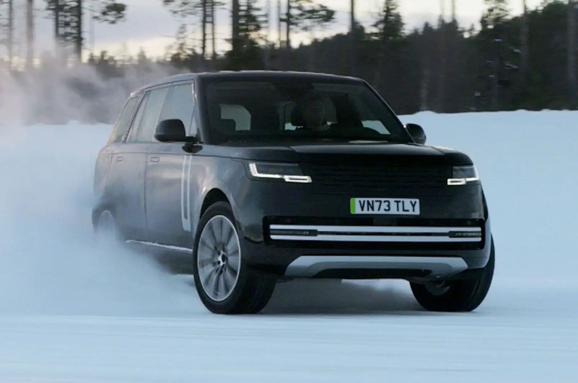 range-rover-electric-prototype-winter-testing-drift