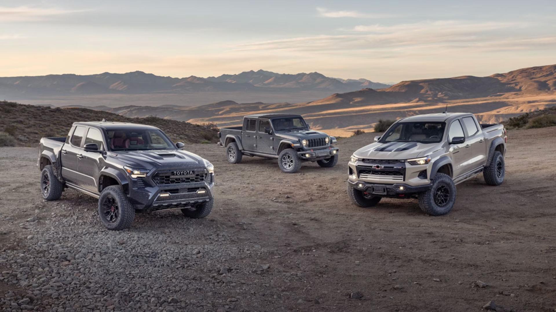 001-2024-desert-truck-comparo-group-shot-lead