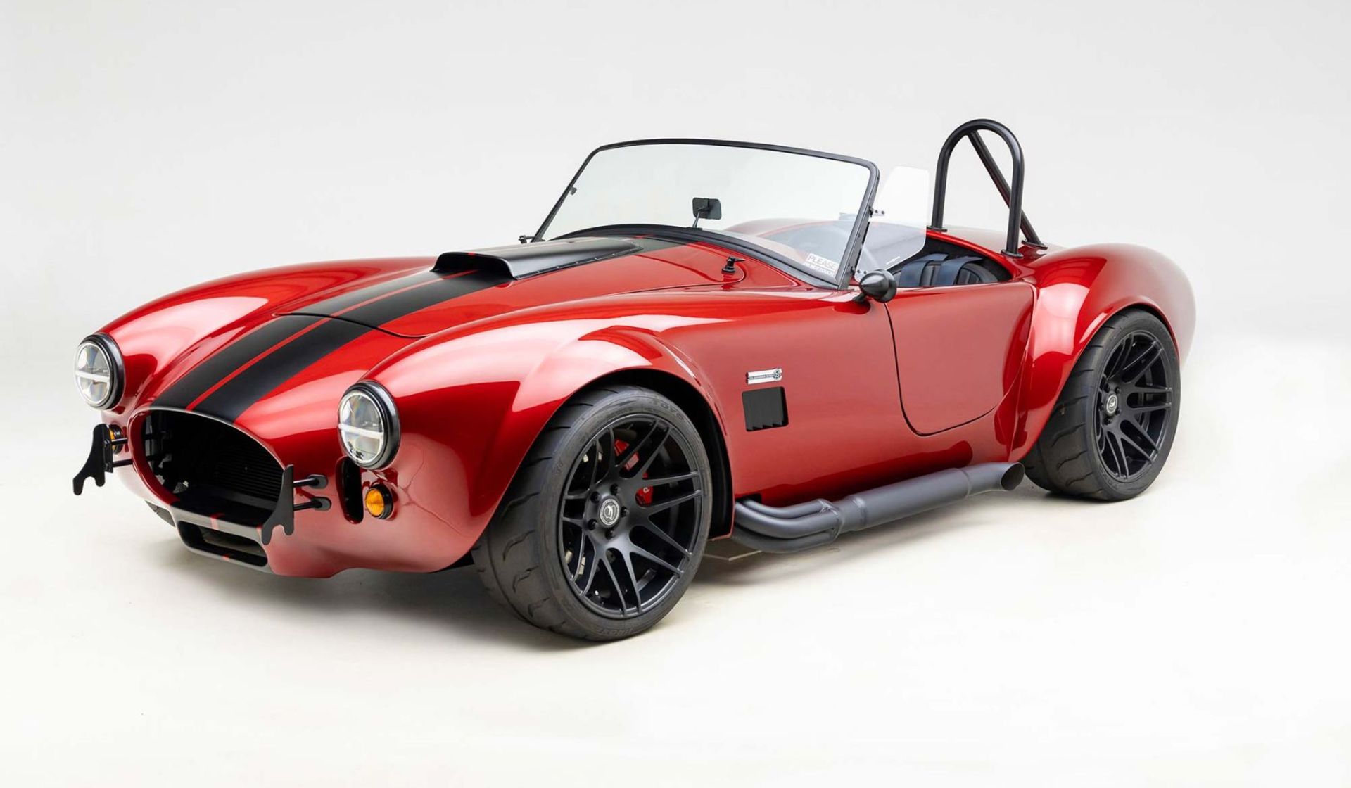 5-awesome-replica-kit-cars-that-make-the-dream-of-owning-a-legendary-classic-possible-234133_1