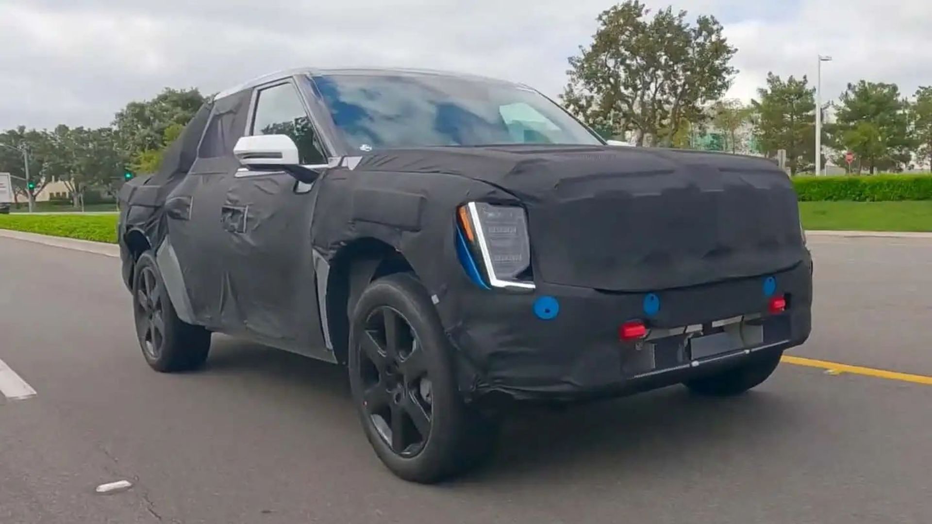 kia-electric-truck-screenshot-from-spy-video