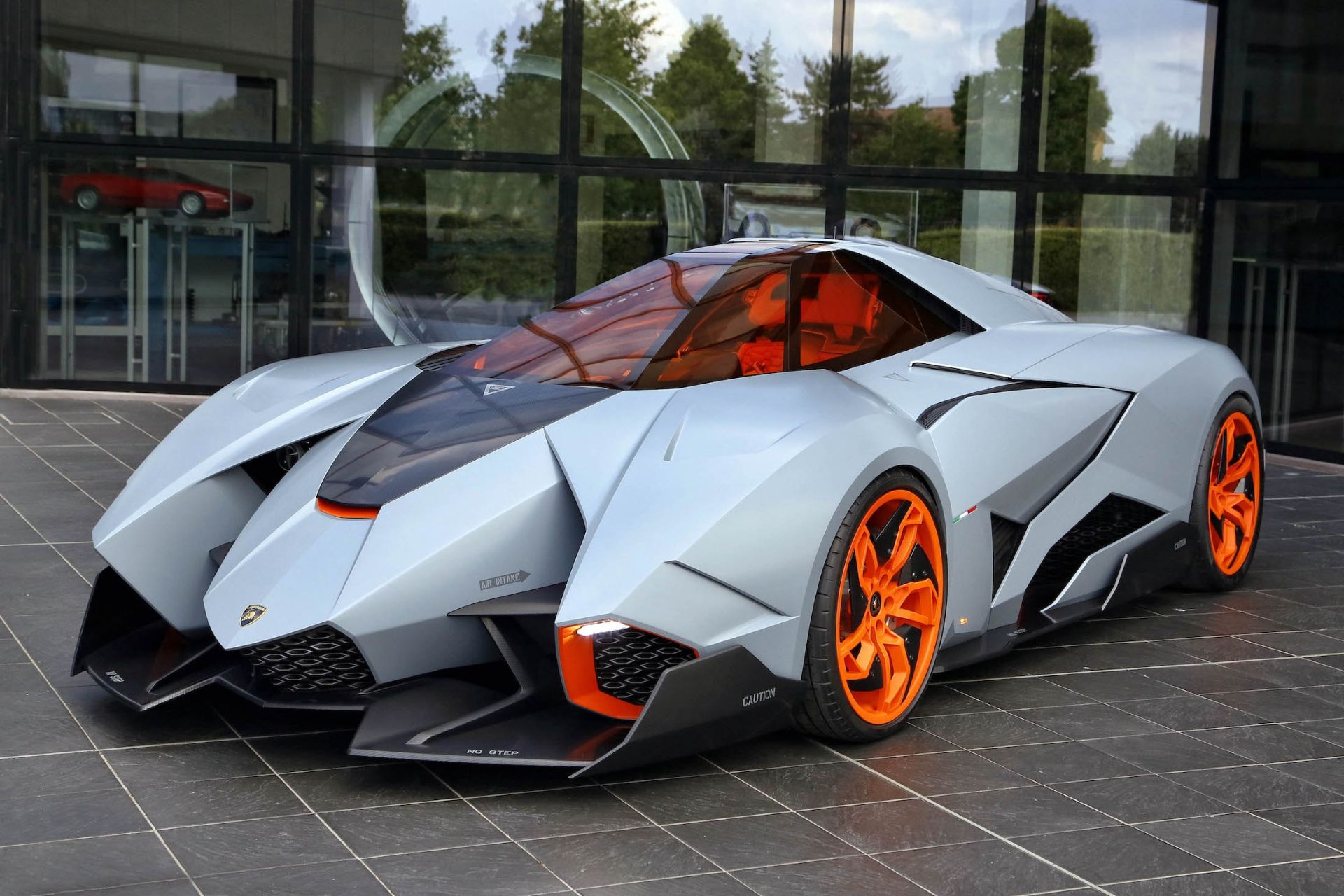 lamborghini-once-built-a-car-that-they-wanted-to-keep-to-themselves-and-called-it-egoista-234494_1