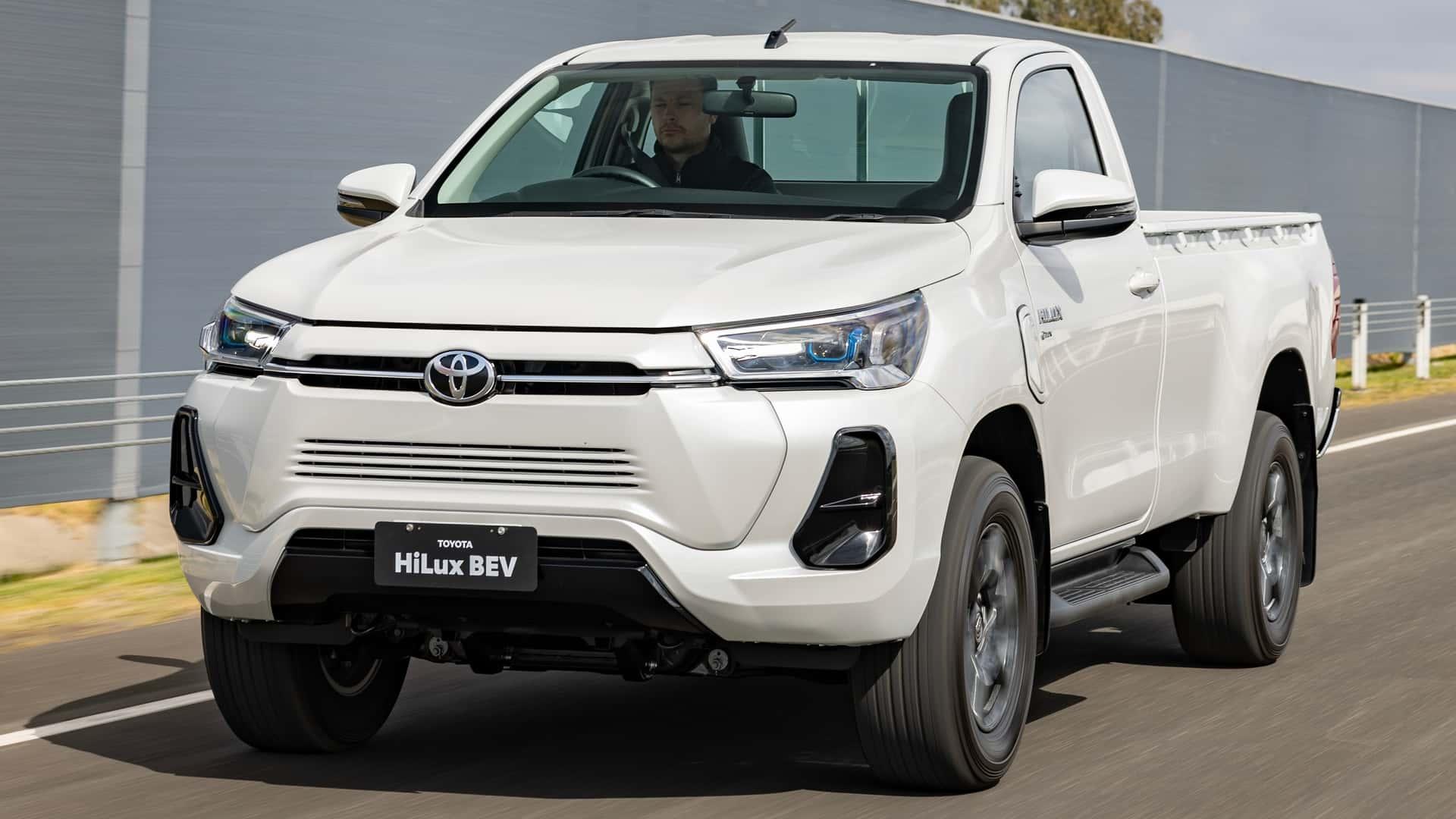 toyota-hilux-revo-bev (1)