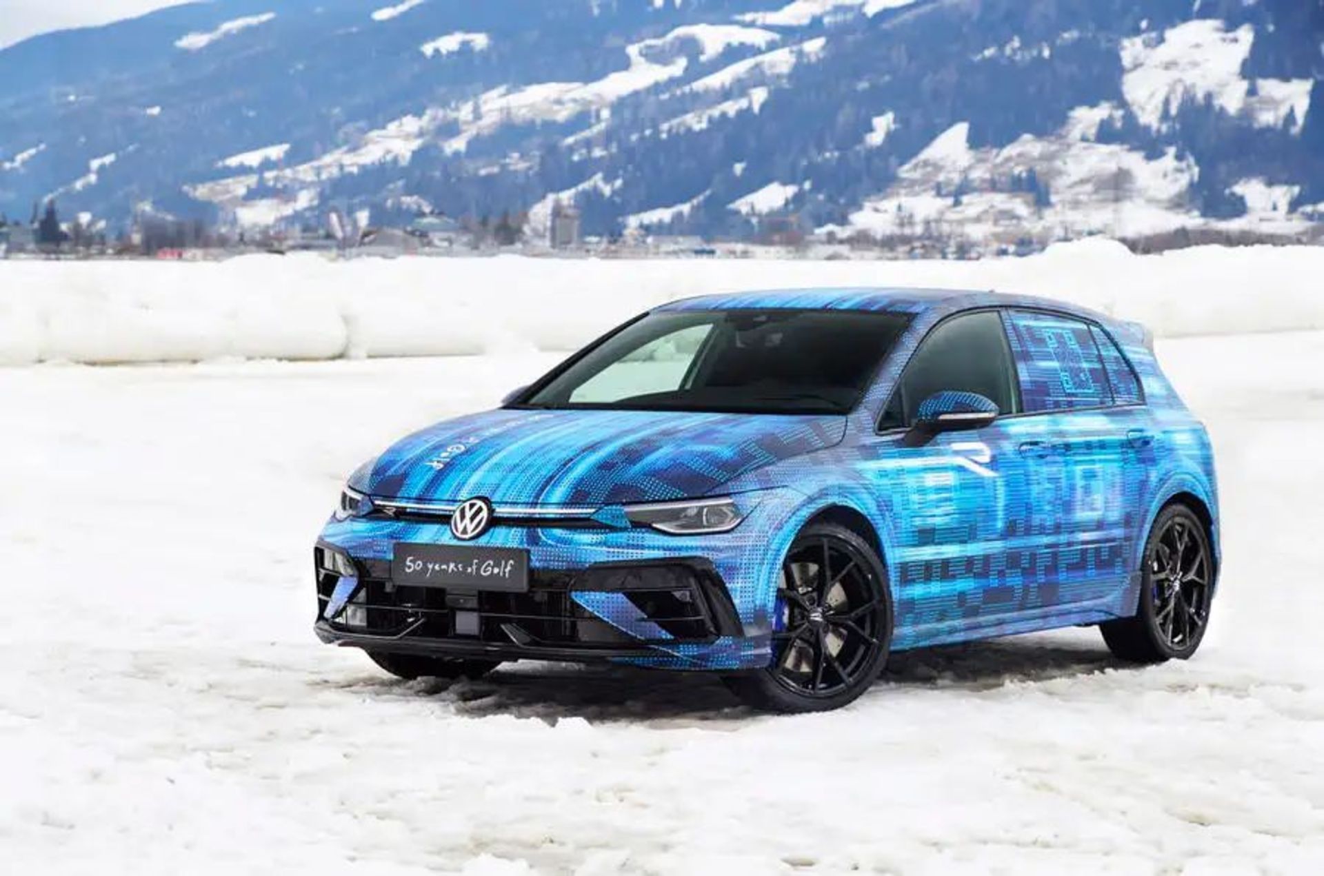 2024-volkswagen-golf-r-prototype-on-ice-in-austria-1_large