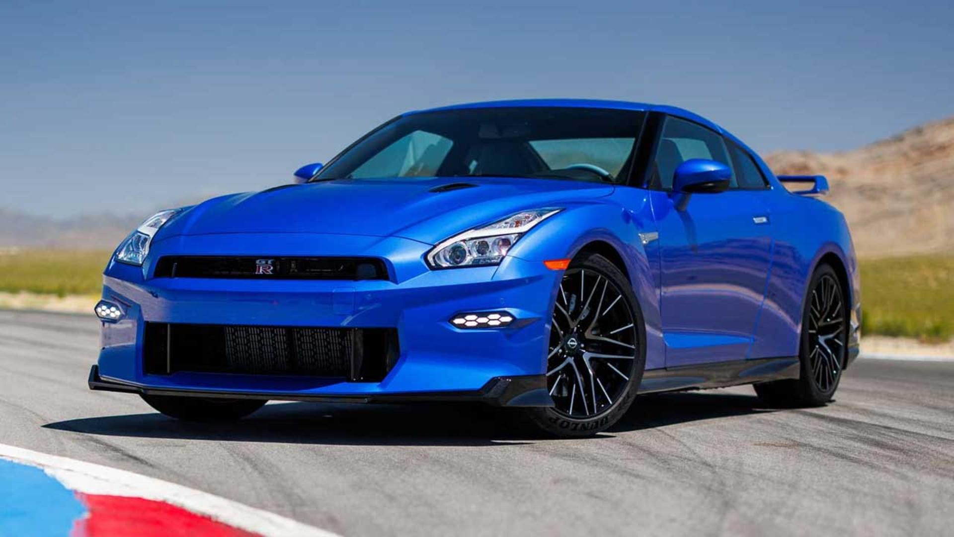 Nissan-GT-R-1