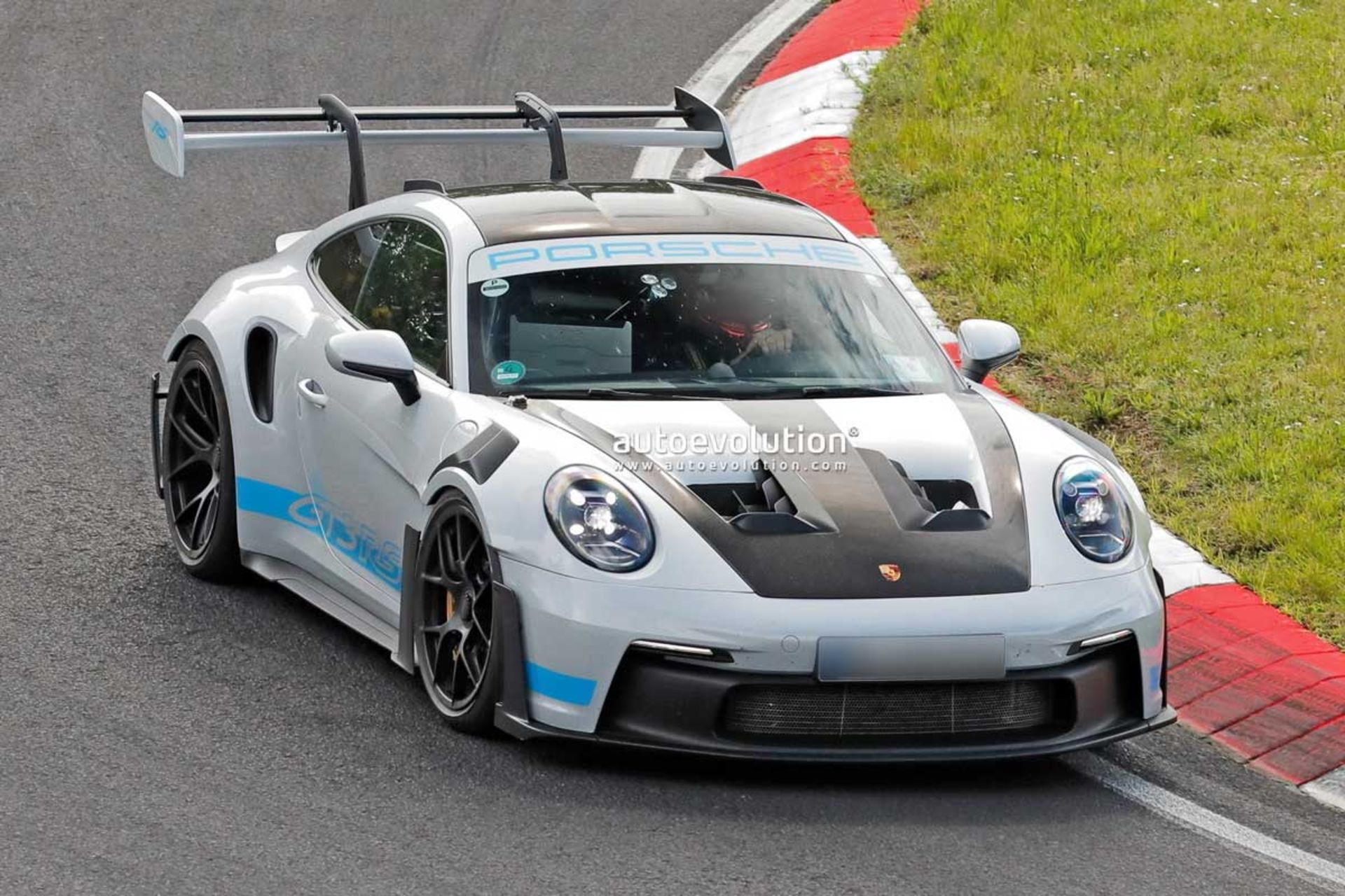 Porsche-911-GT2-RS-1