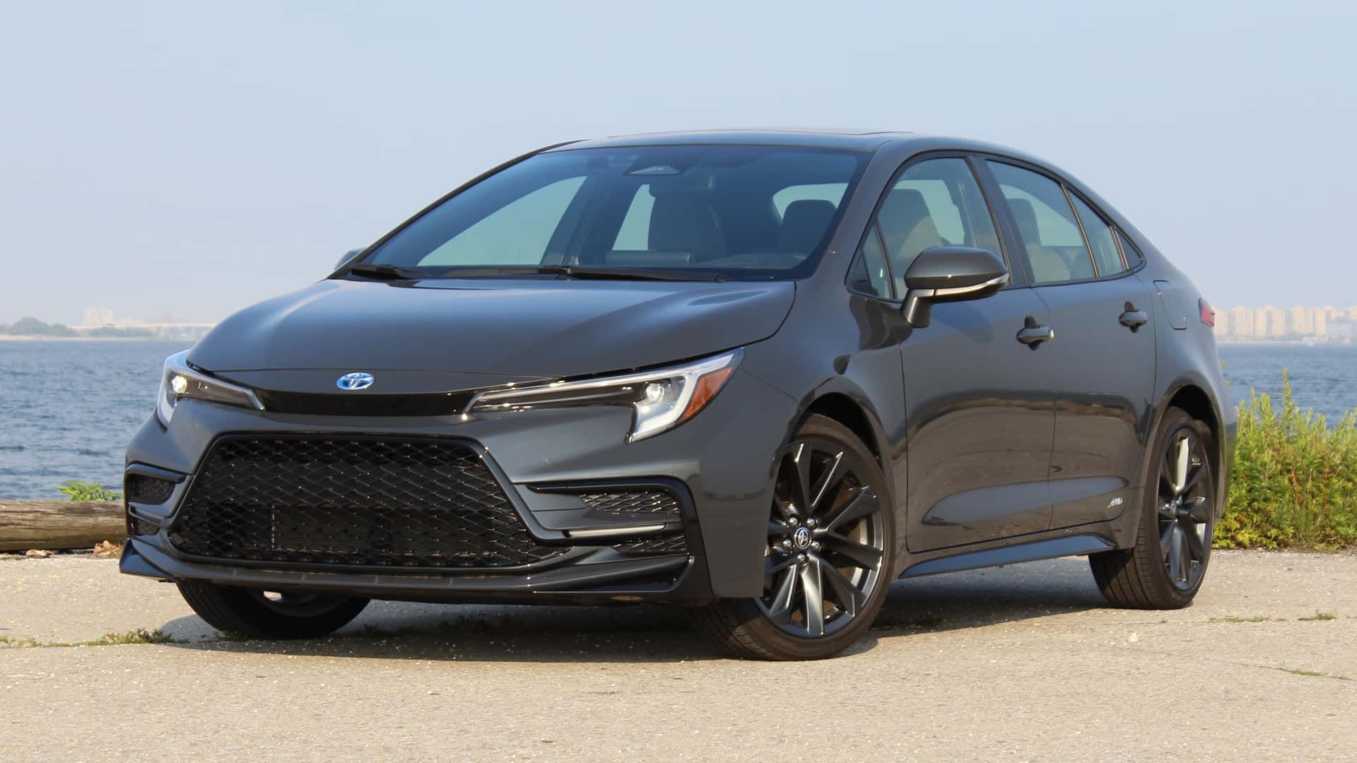 2024-toyota-corolla-hybrid-review (15)
