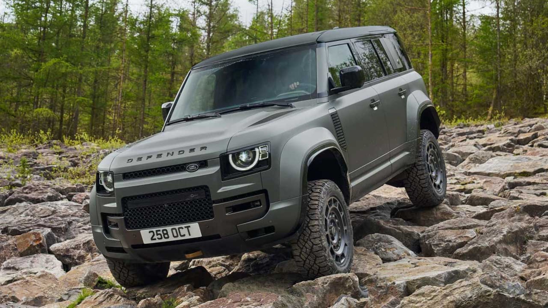 Land-Rover-Defender-OCTA-5