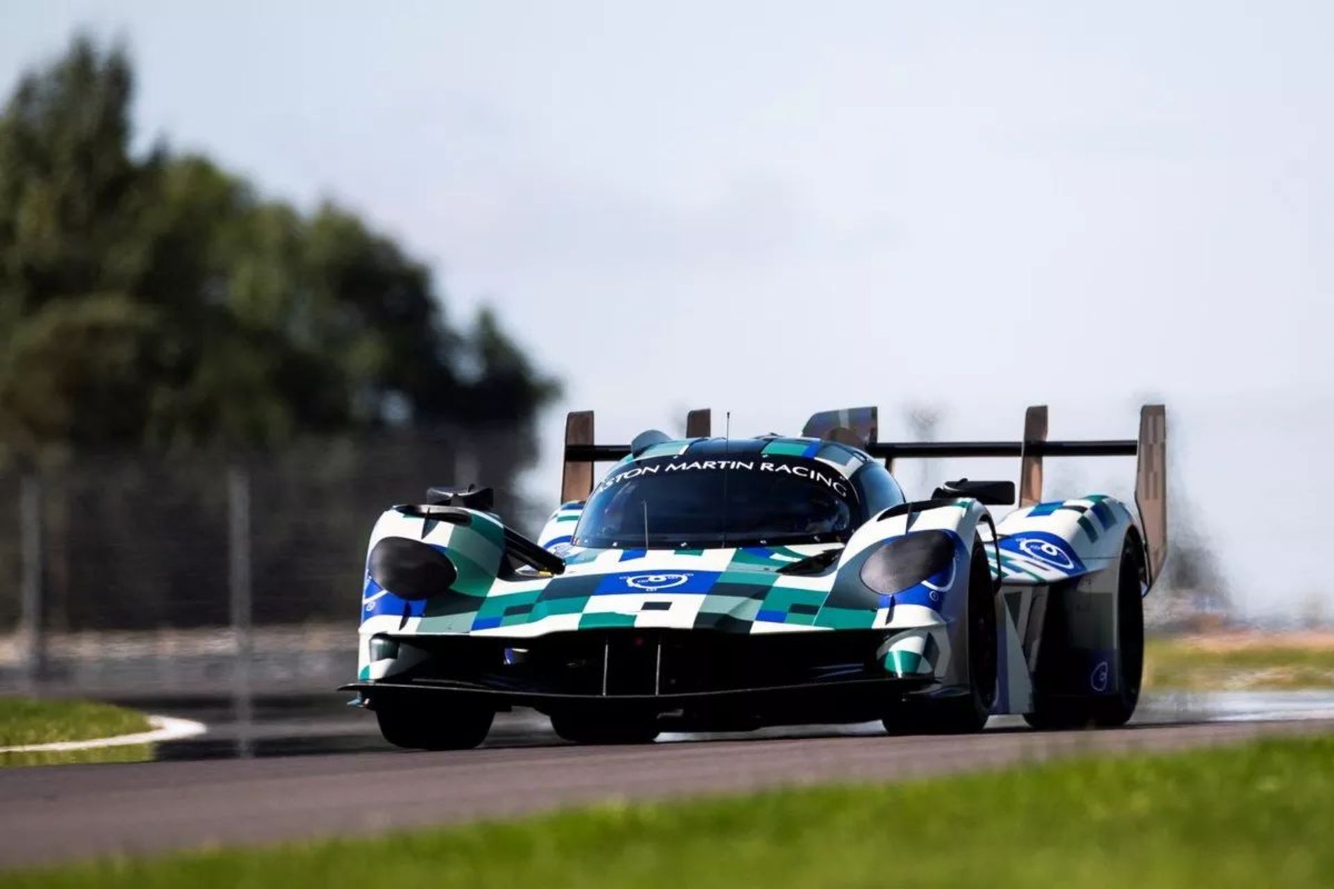 aston-martin-valkyrie-amr-lmh (3)