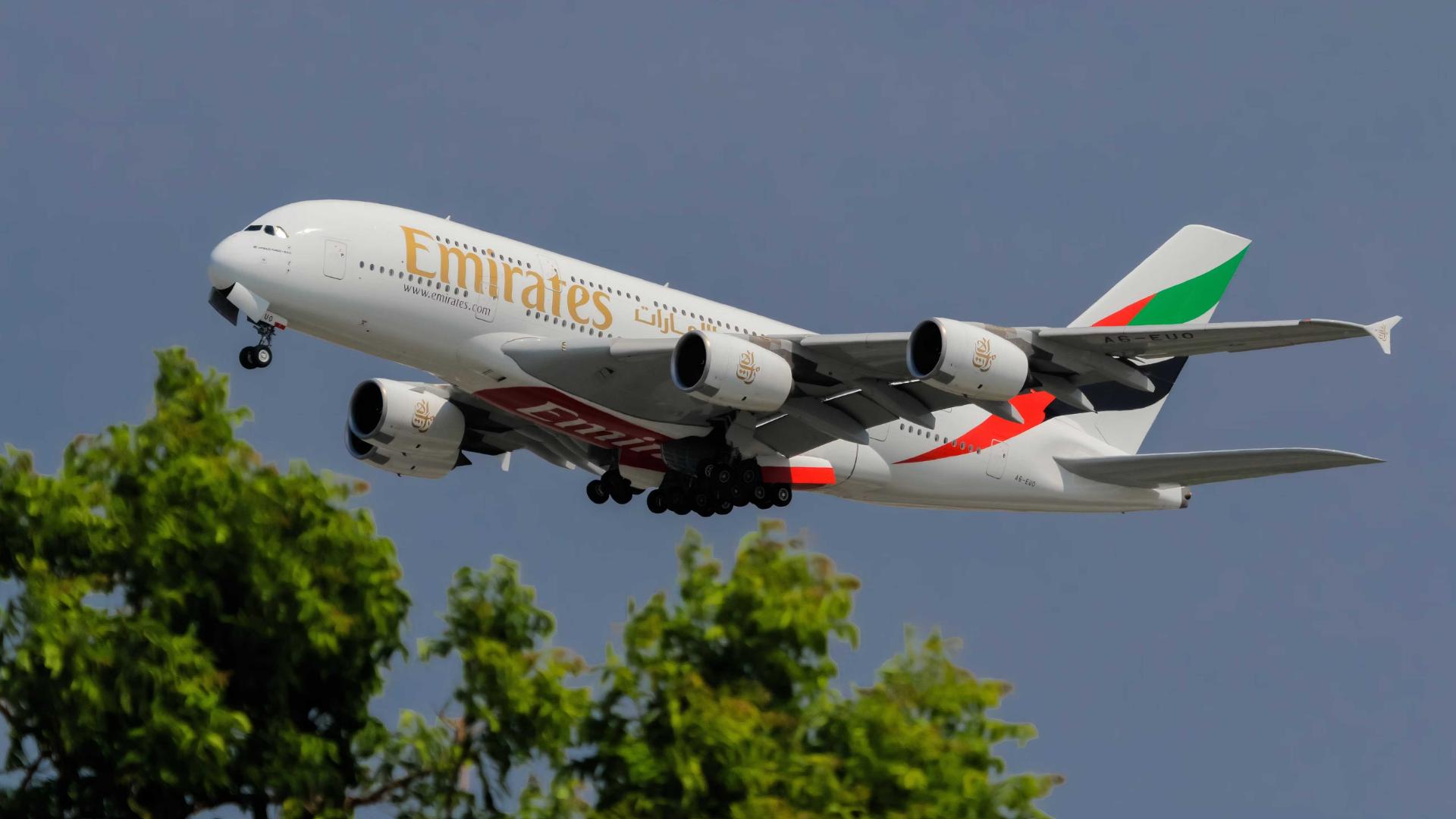 emirates-615-seat-a380-landing-shutterstock_1159666531-1