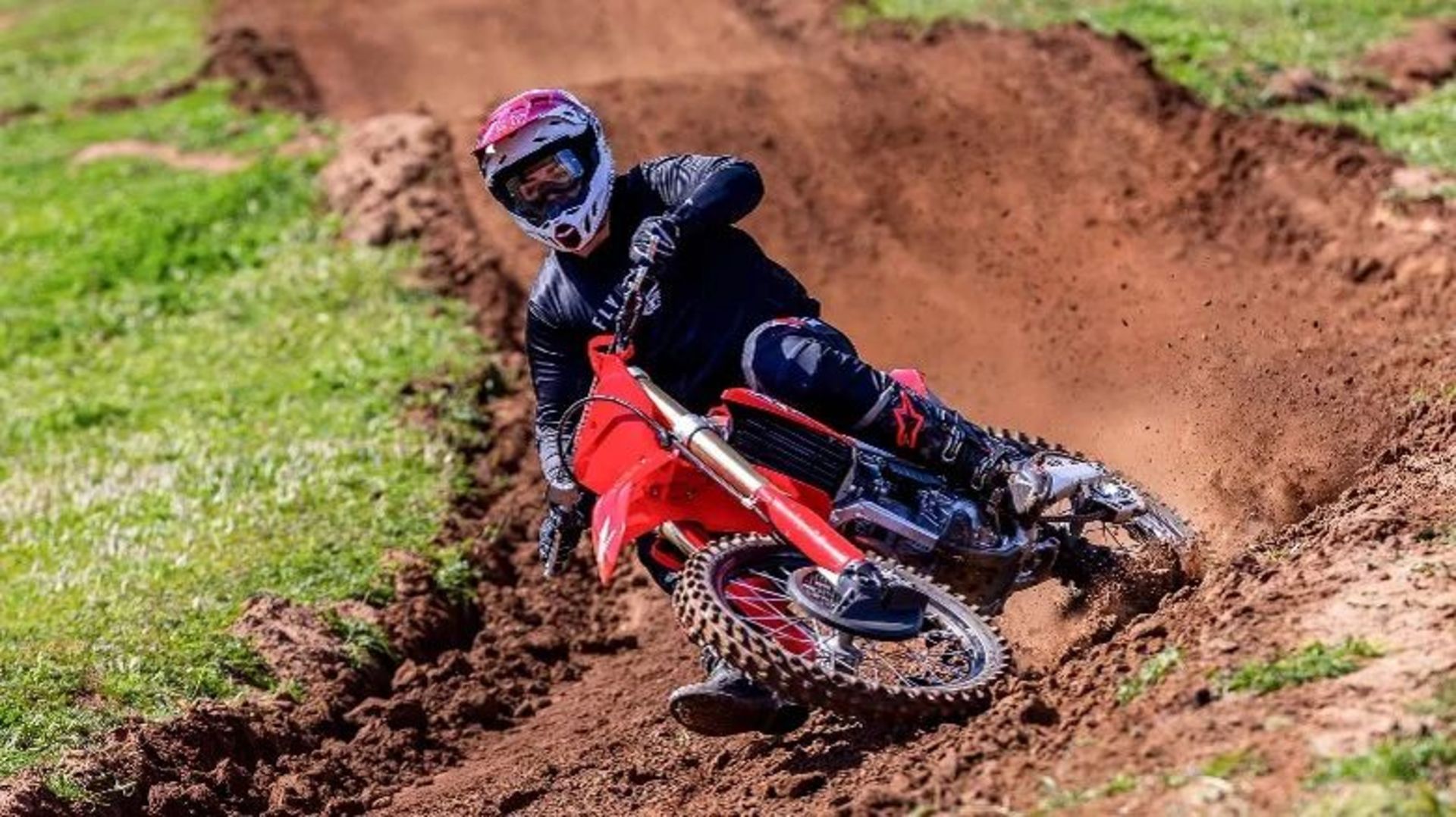 the-crf250r-has-a-lot-of-extra-features-1720769614