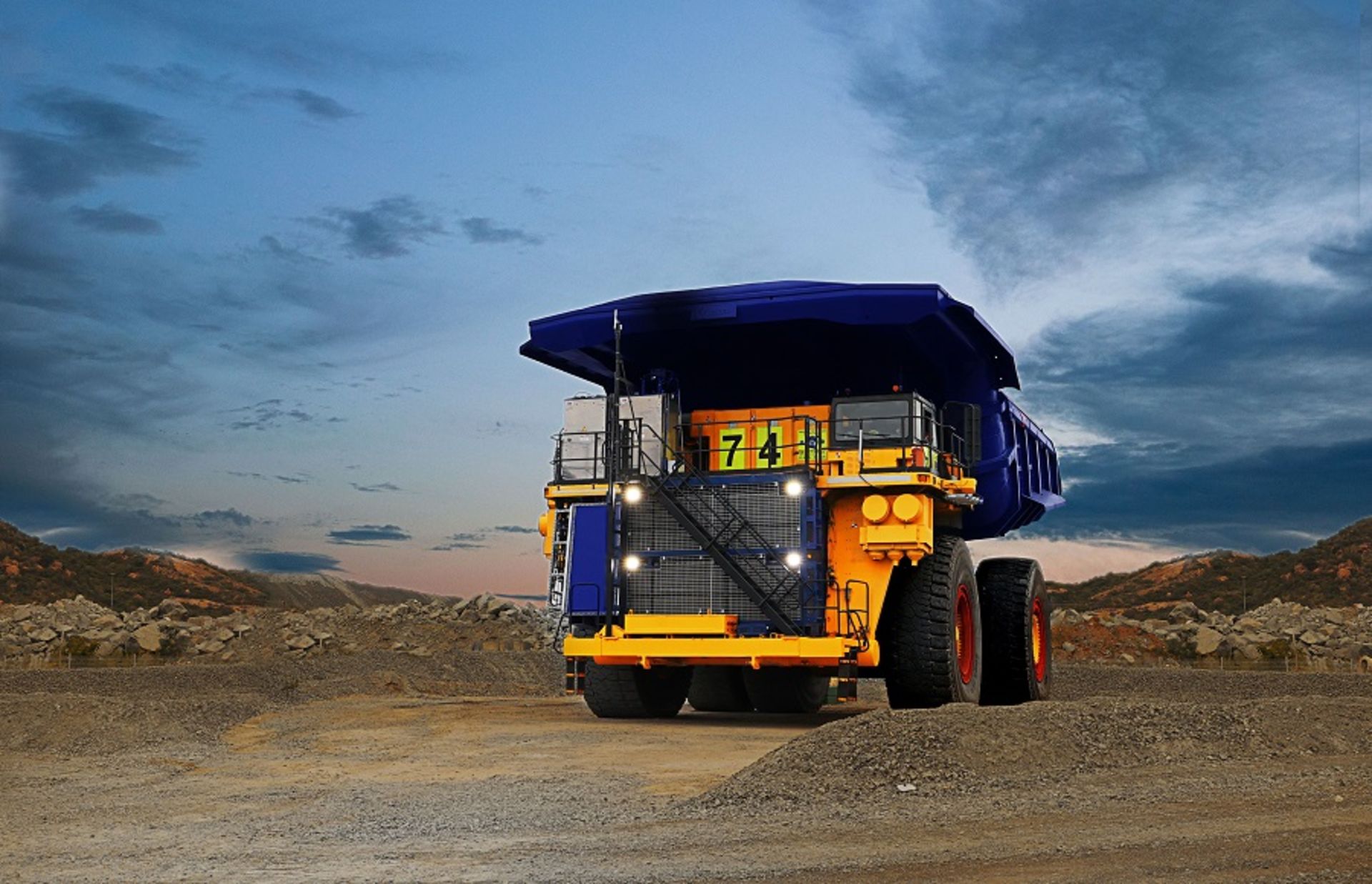 220928144523-03-hydrogen-mining-truck