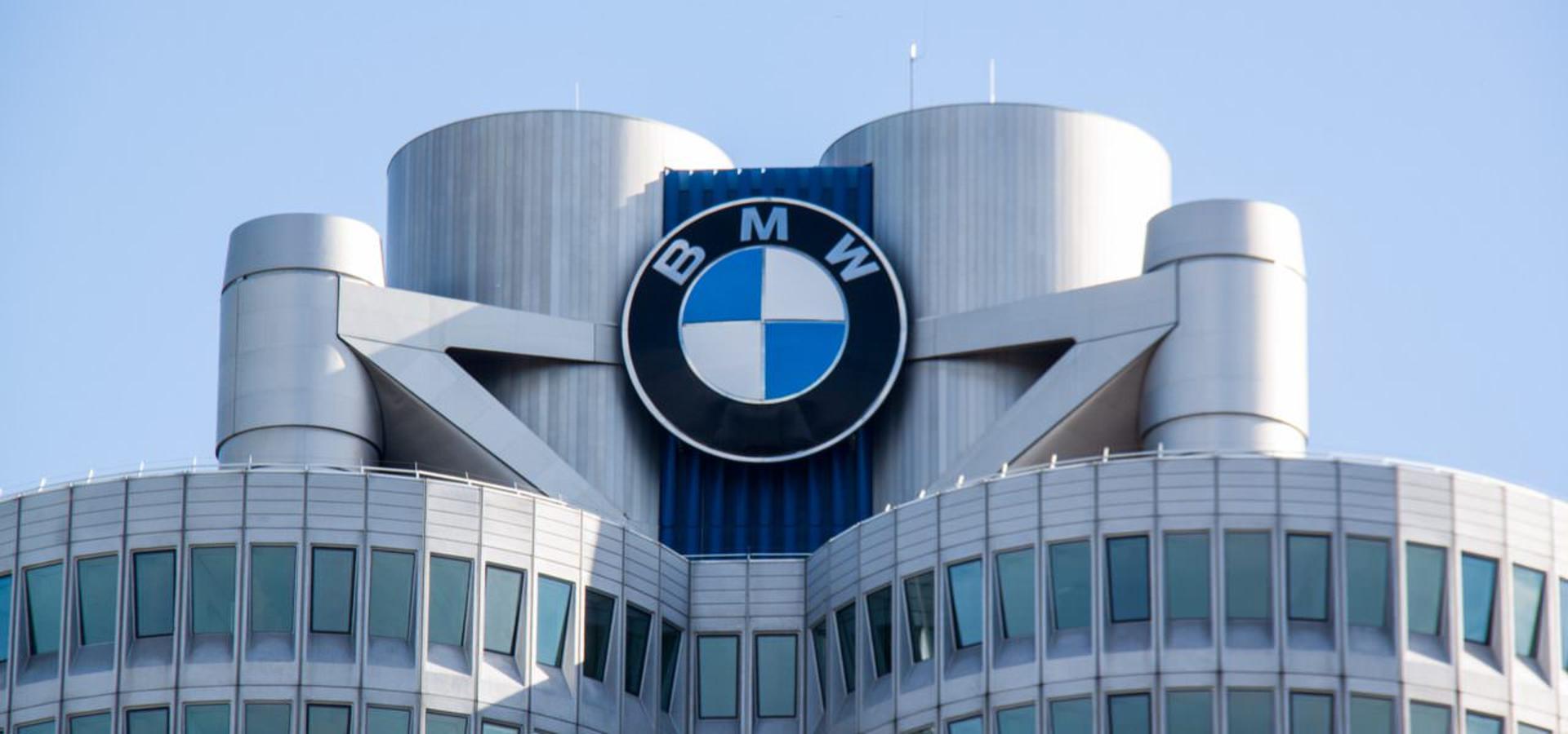 BMW-welt-26-1280x600-logo
