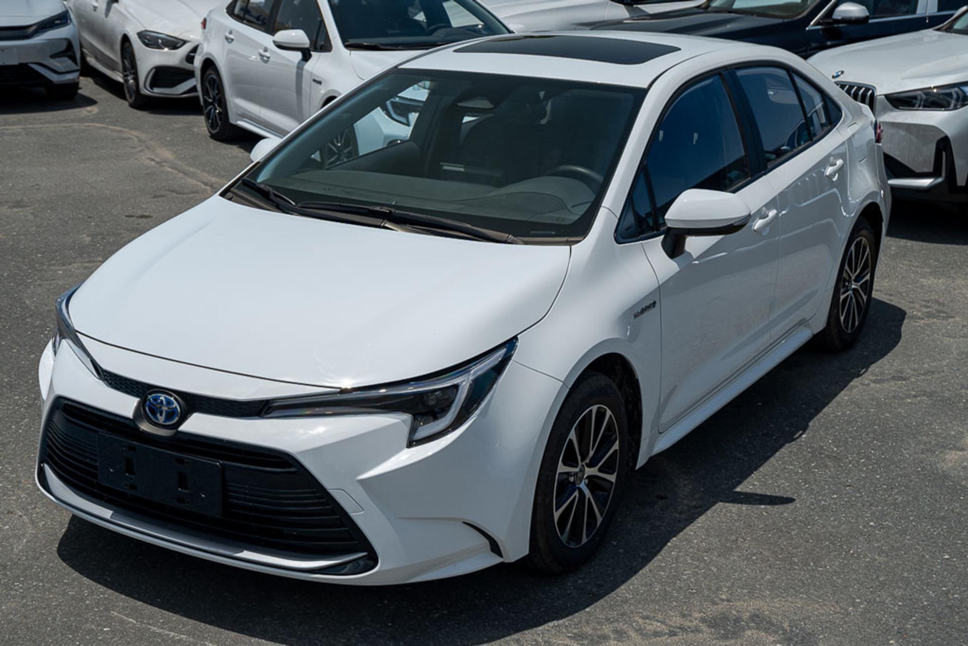 Toyota-Levin-Hybrid-Luxury-1.8L-Petrol-2024-White-39