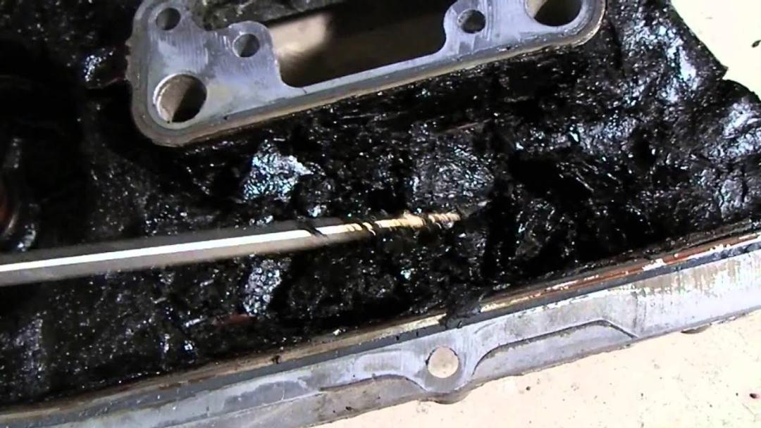 engine oil sludge 4