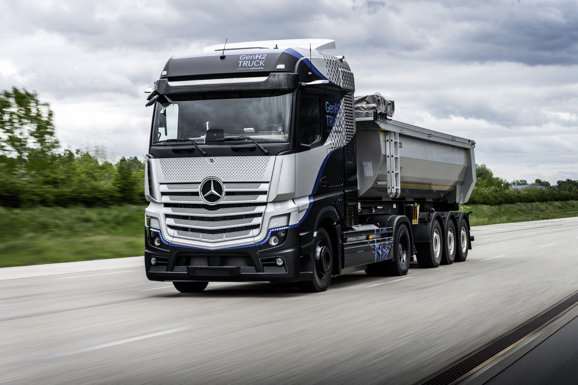 mercedes-benz-actros-hydrogen-electric-semi-prototype_100792147_h