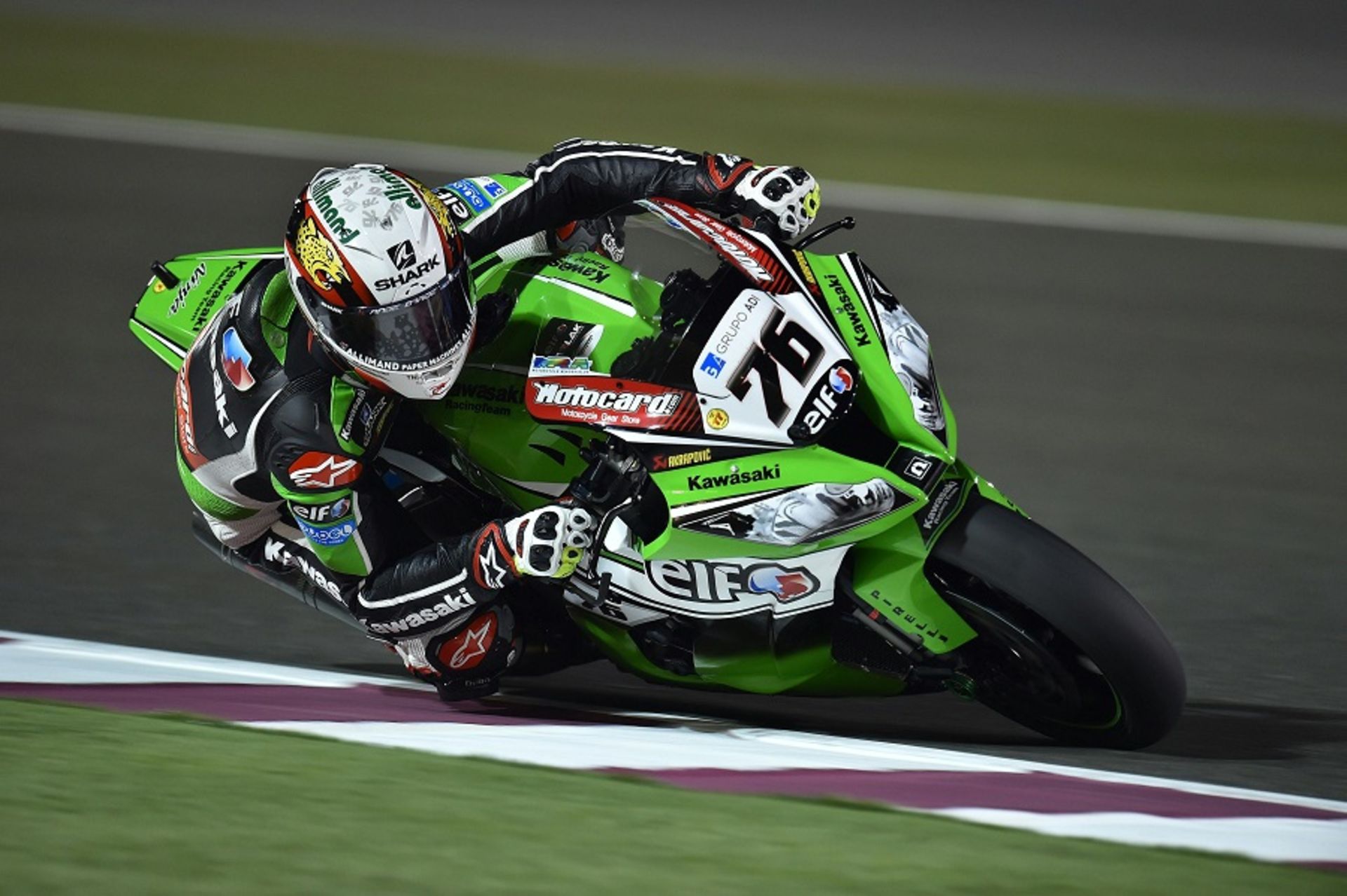 motorcycles-race-helmets-pilots-