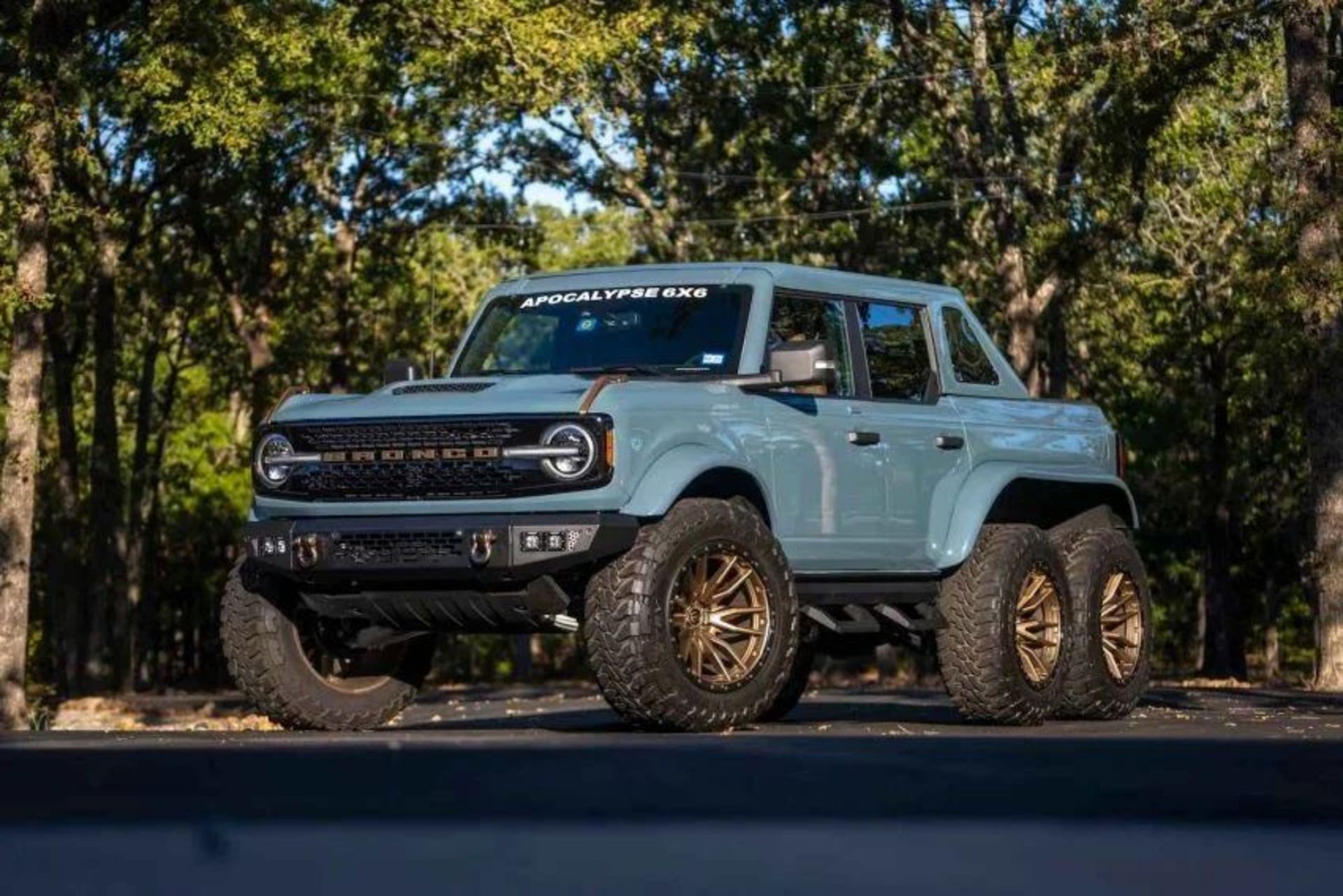 2022-Ford-Bronco-Dark-Horse-6X6-Exterior