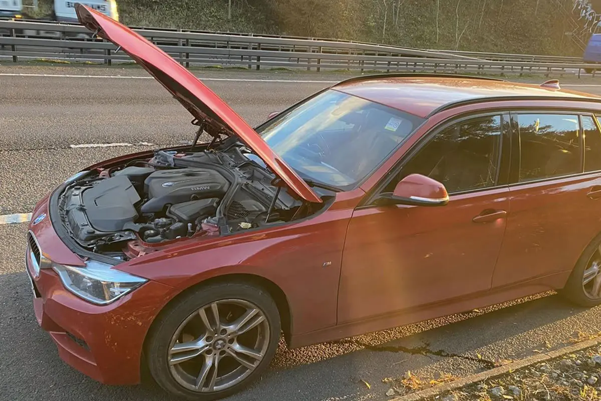 car-breaks-down-while-traveling-2