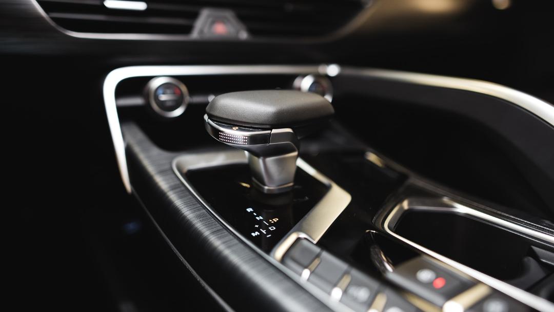 Detail,Of,Modern,Car,Interior,,Gear,Stick,,Automatic,Transmission,In