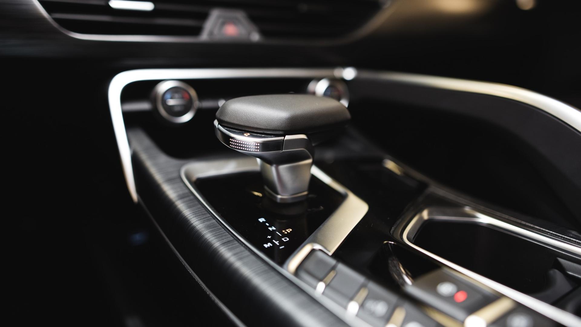 Detail,Of,Modern,Car,Interior,,Gear,Stick,,Automatic,Transmission,In