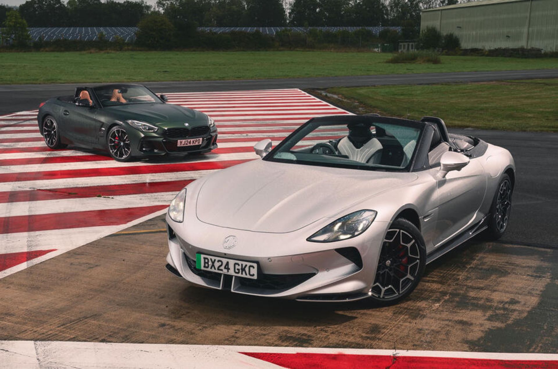 mg-cyberster-vs-bmw-z4-lead