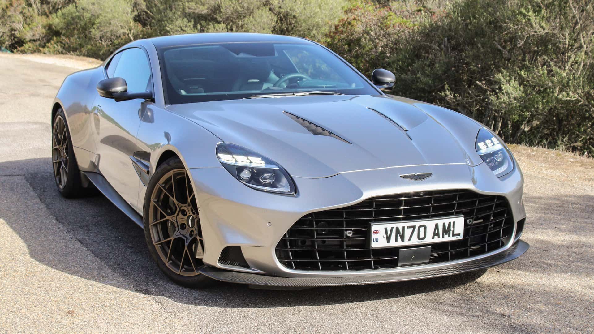2025-aston-martin-vanquish-review (3)