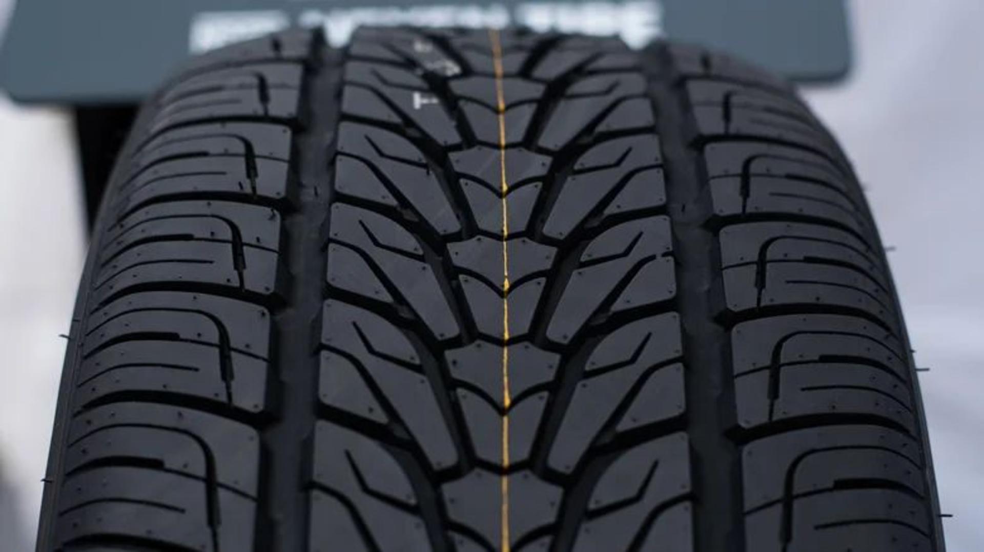 LITTLE RUBBER HAIRS ON CAR TIRES 1